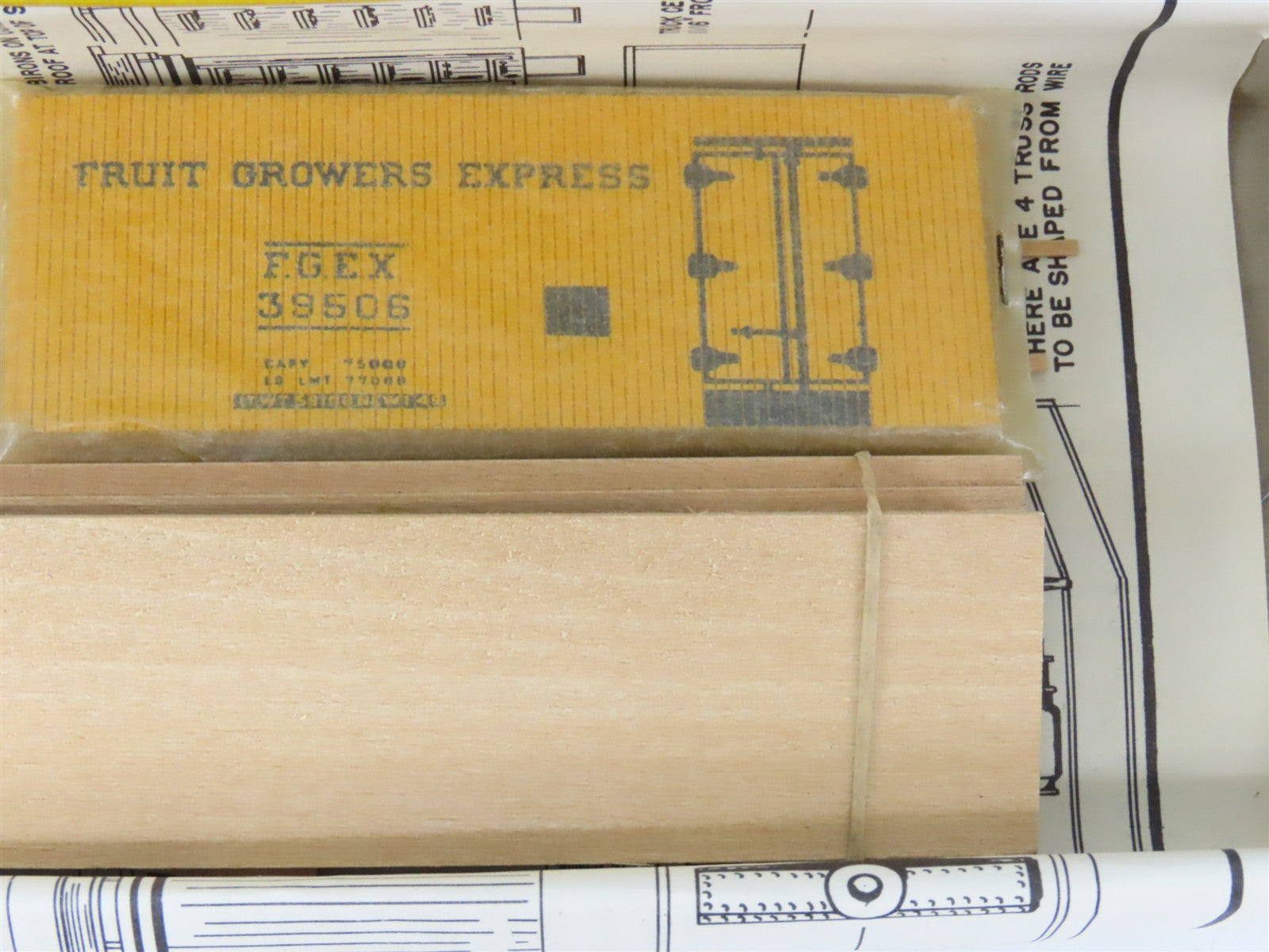 HO Scale Main Line Models Kit PR-53 FGEX Fruit Growers Express 40' Reefer #39506