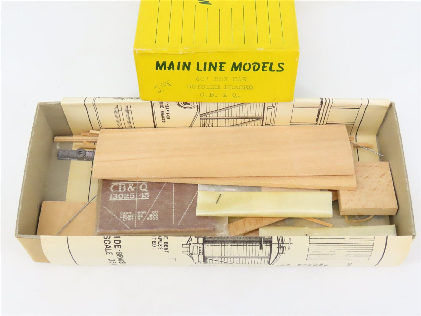 HO Scale Main Line Models Kit CB&Q Burlington Route 40' Box Car #1302545