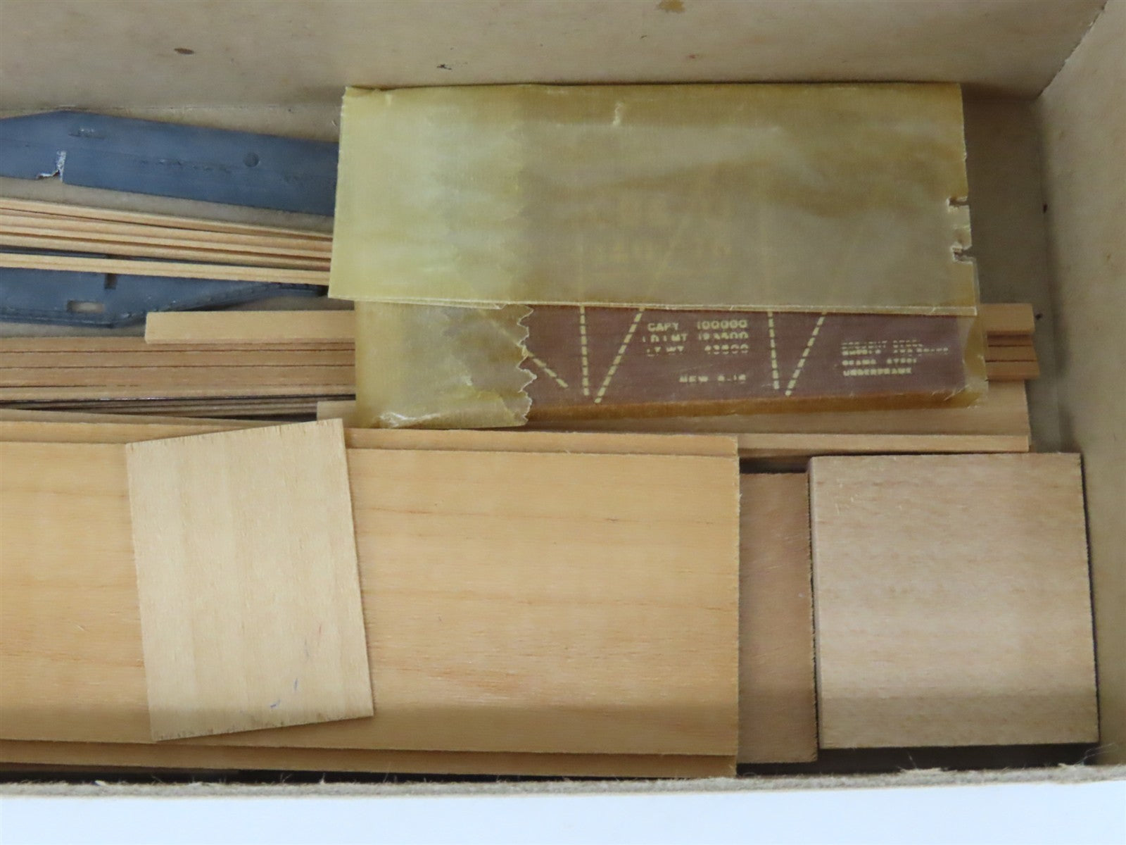 HO Scale Main Line Models Kit BC-6 CB&Q Burlington Route 40' Box Car #14076