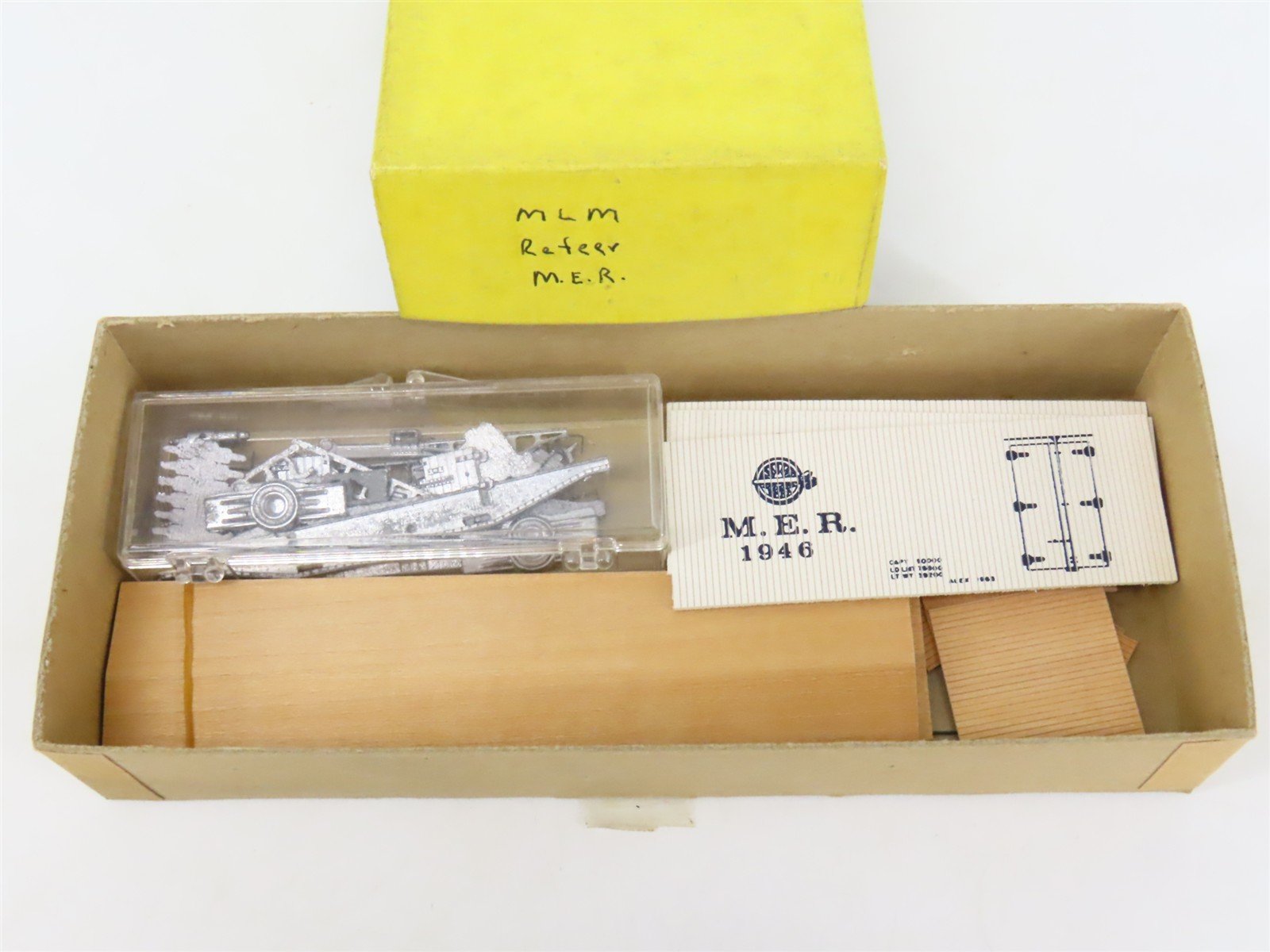 HO Scale Main Line Models Kit MER Mid-Eastern Region Reefer #1946