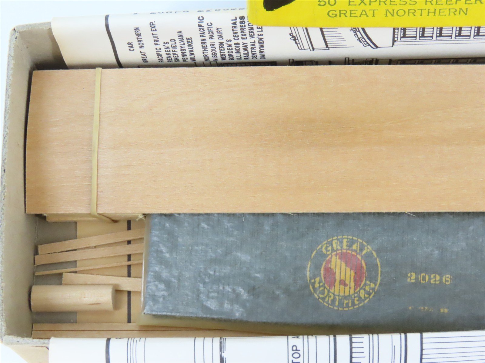 HO Scale Main Line Models Kit GN Great Northern Railway 50' Express Reefer #2026