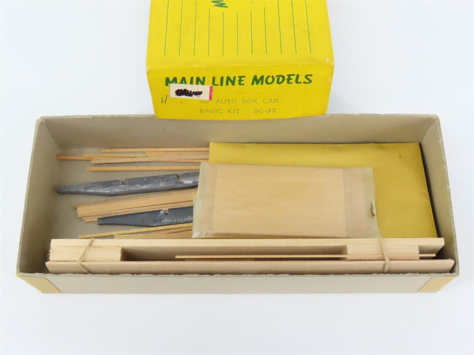 HO Scale Main Line Models Kit BC-32 Undecorated 50' Auto Box Car