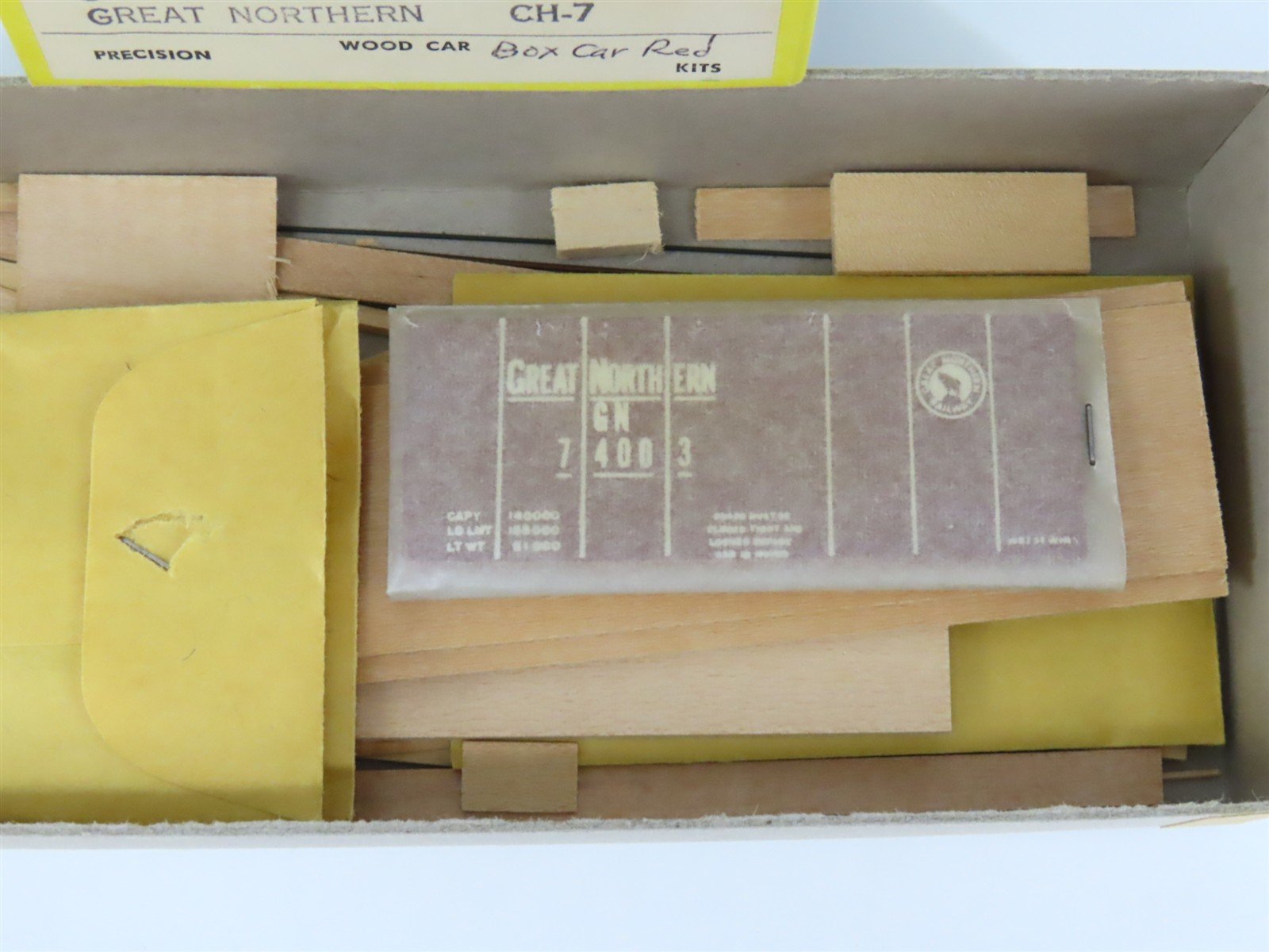 HO Scale Main Line Models Kit CH-7 GN Great Northern 31' Covered Hopper #74003