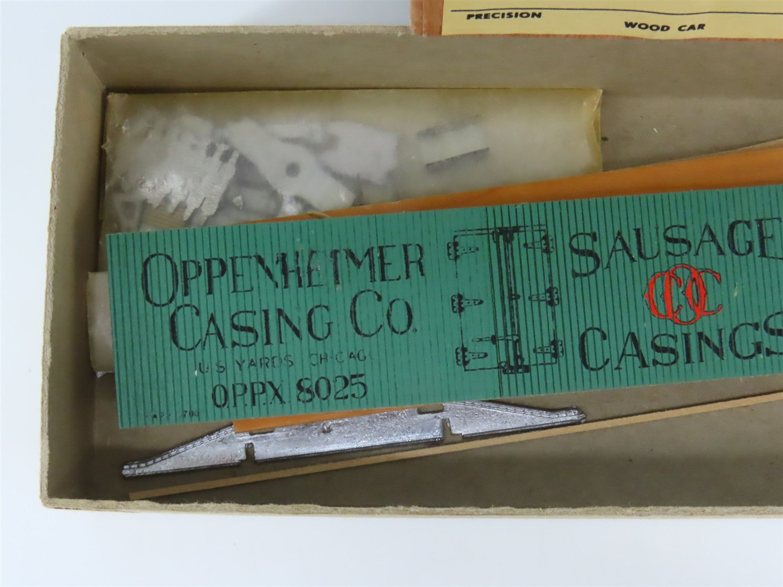 HO Scale Main Line Models Kit OPPX Oppenheimer Casing Co. 36' Reefer #8025