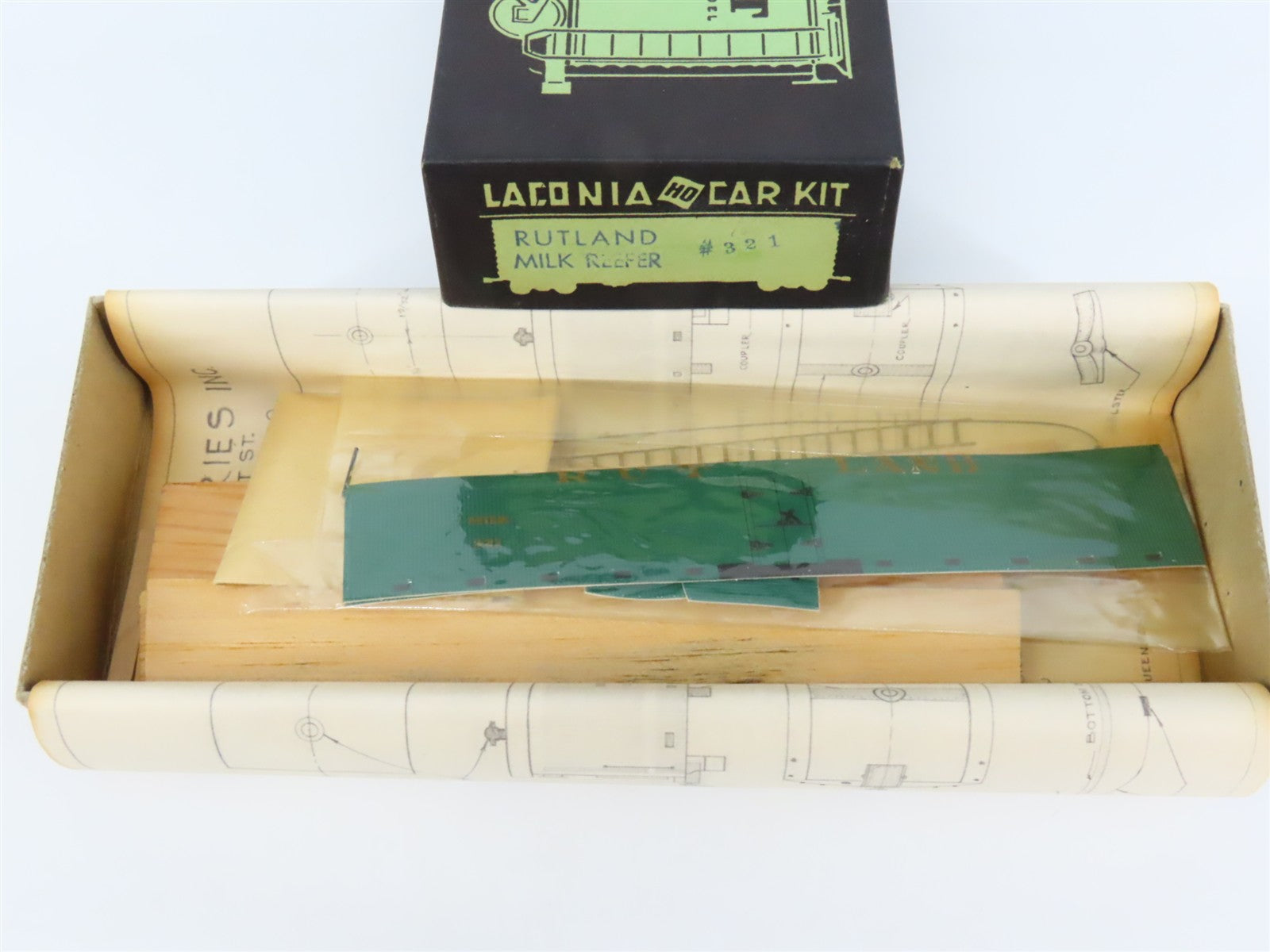 HO Scale Laconia Kit #321 RUT Rutland Railroad Milk Reefer #321