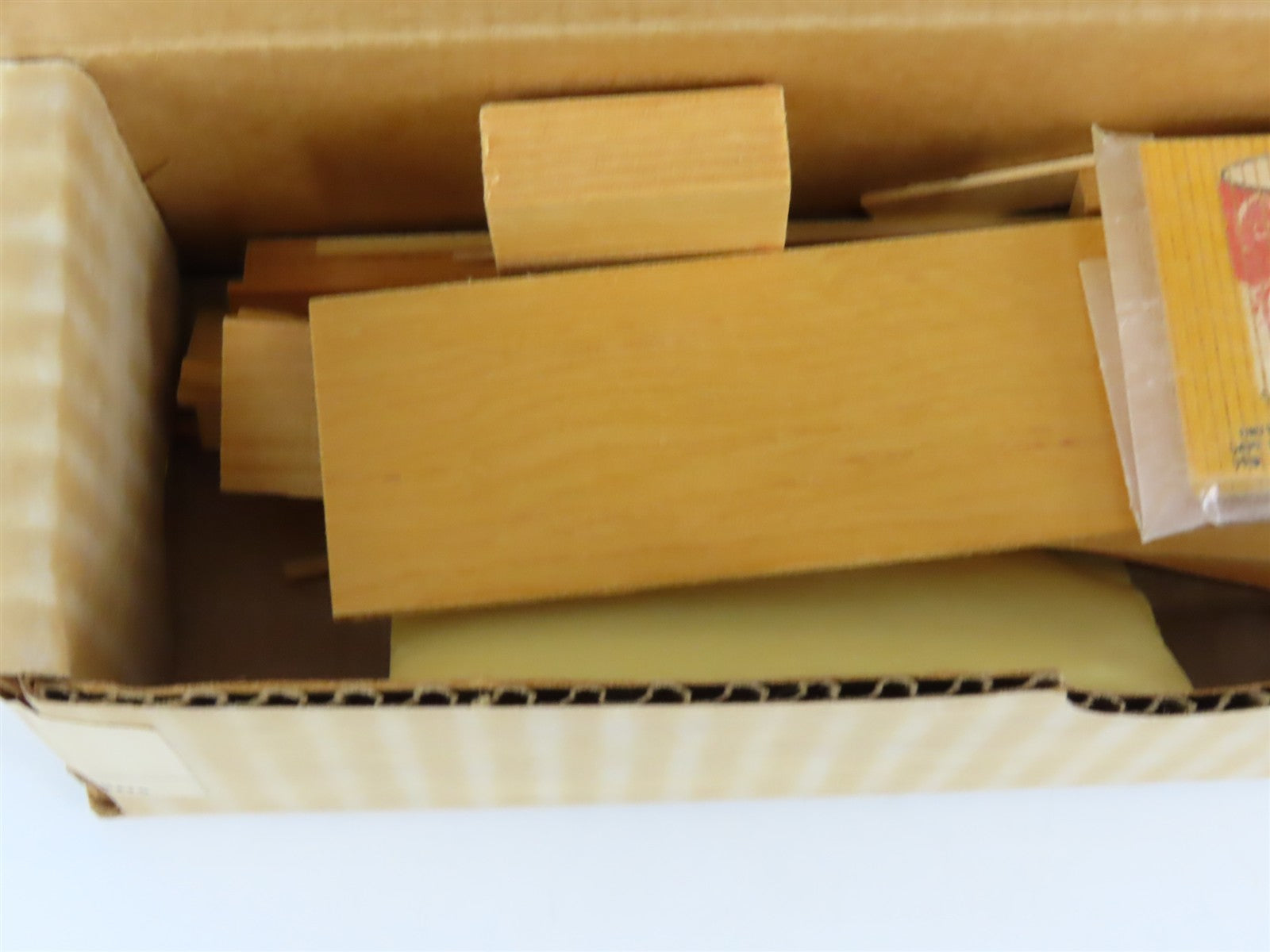 HO Scale Main Line Models Kit HR-13 URTC Carnation Milk 40' Reefer #23097