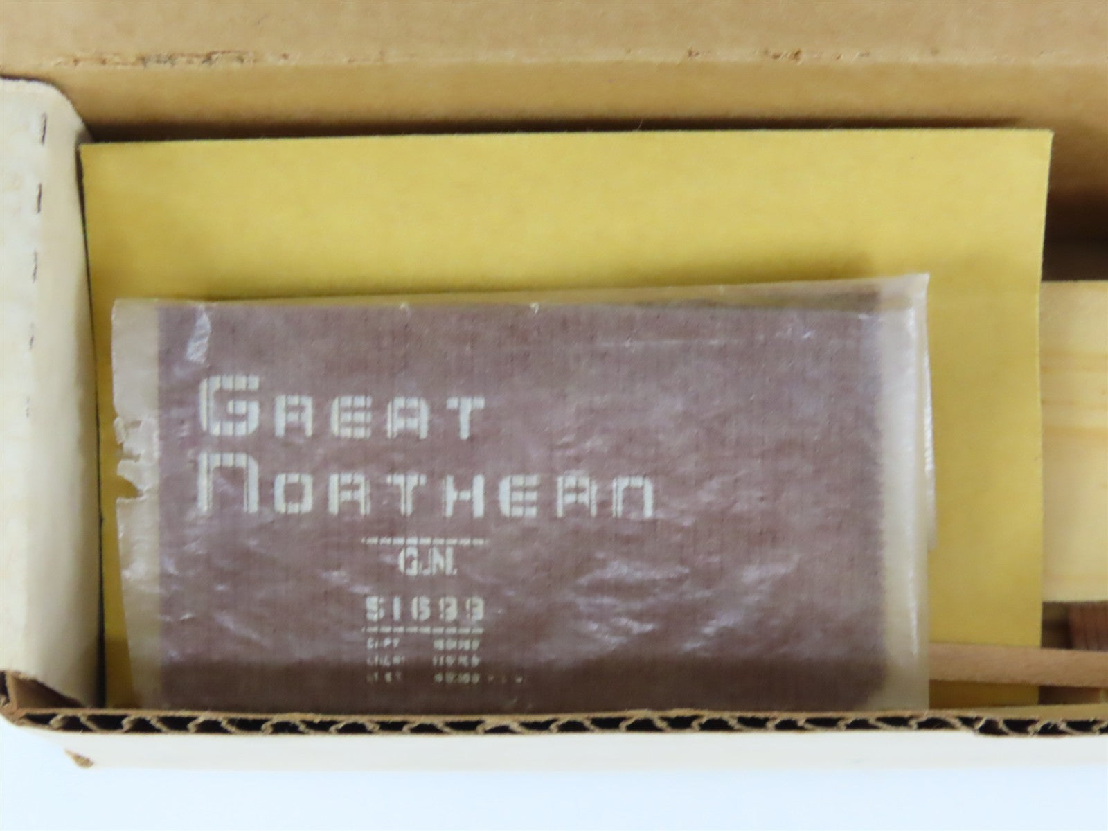 HO Scale Main Line Models Kit BC-19 GN Great Northern 42' Wood Box Car #51699