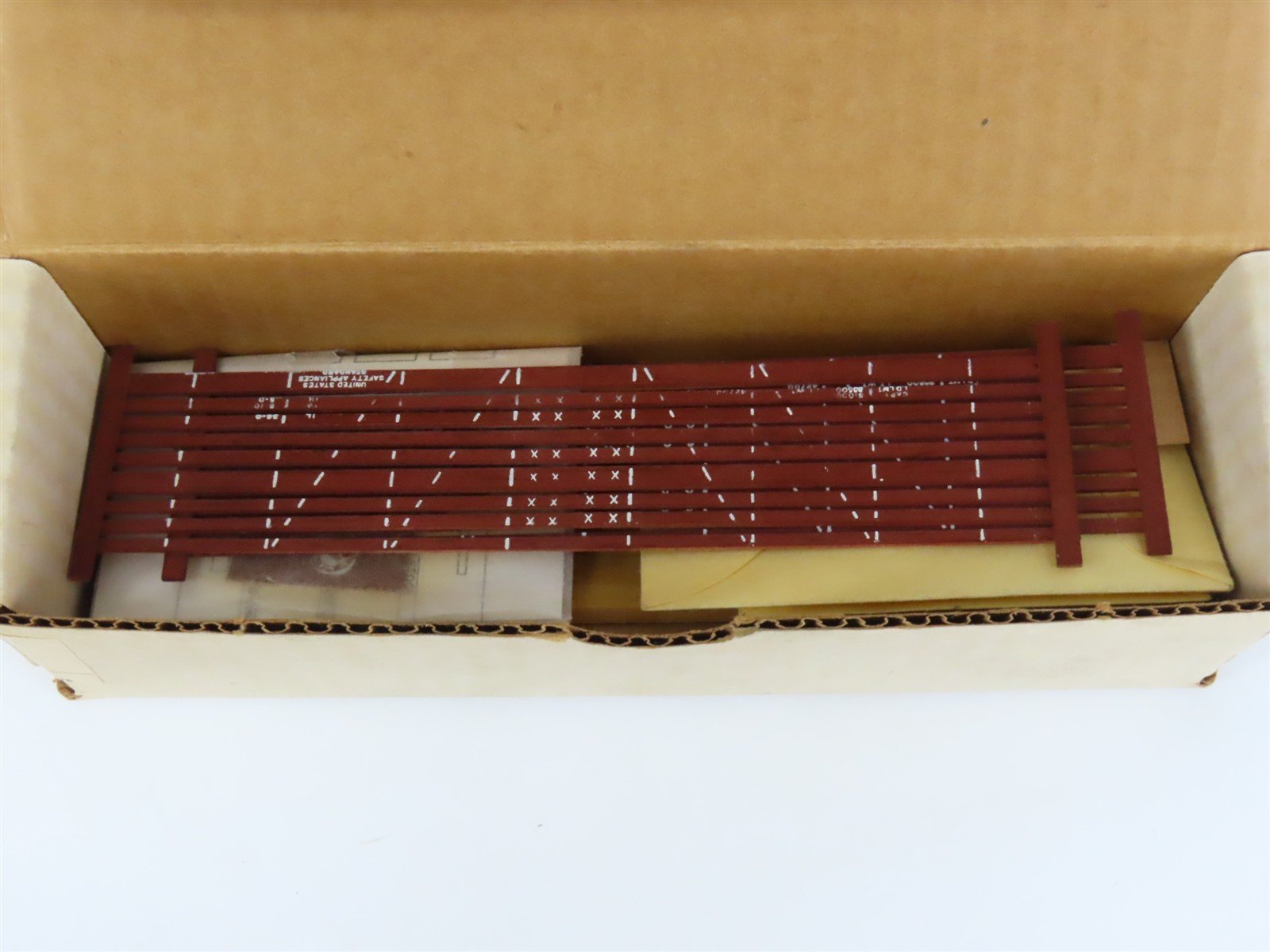 HO Scale Main Line Kit GN Great Northern Railway 36' Cattle Car #42734