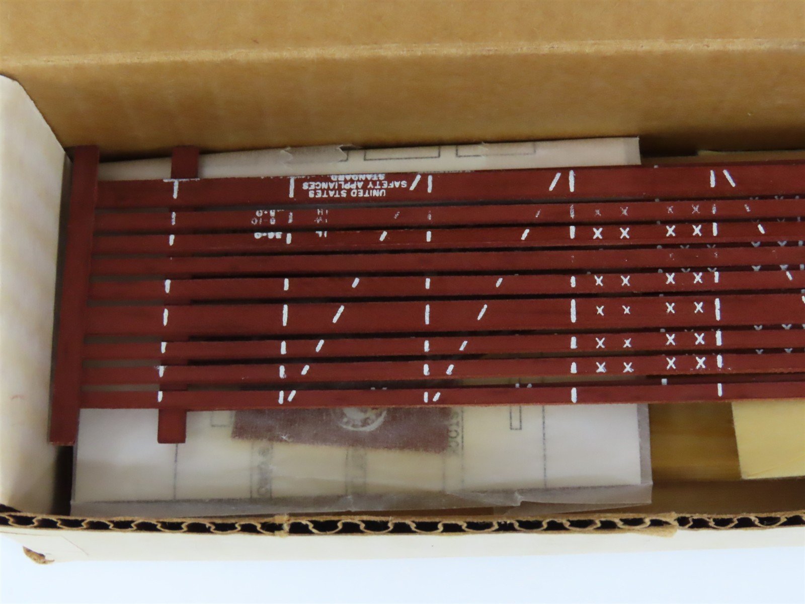 HO Scale Main Line Kit GN Great Northern Railway 36' Cattle Car #42734