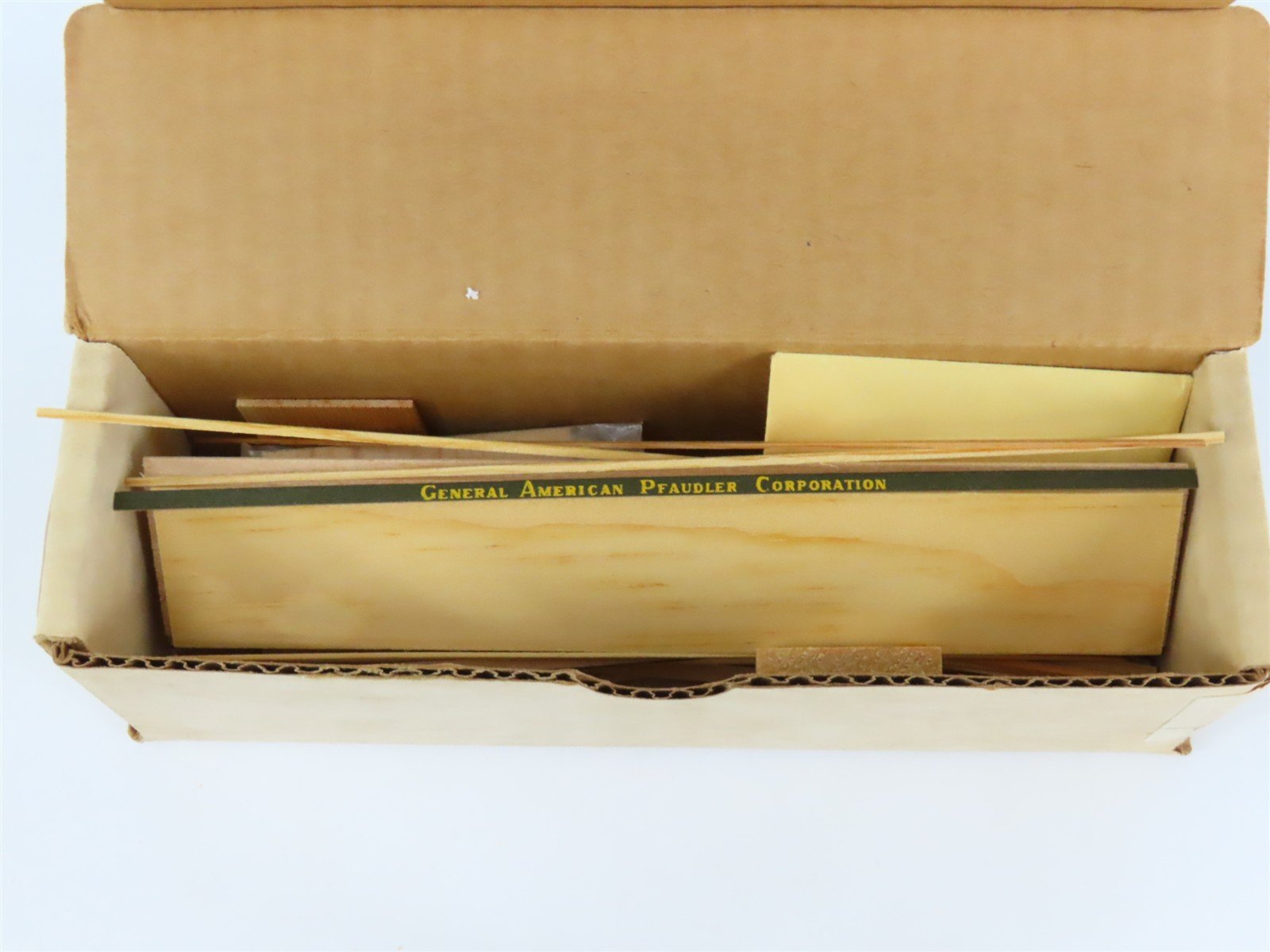 HO Scale Main Line Models Kit XR-1 GPEX Renken's Milk Express Reefer #761