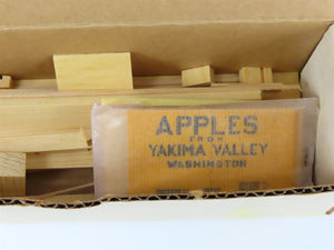 HO Scale Main Line Models Kit HR-8 Yakima Apples 36' Reefer #9203