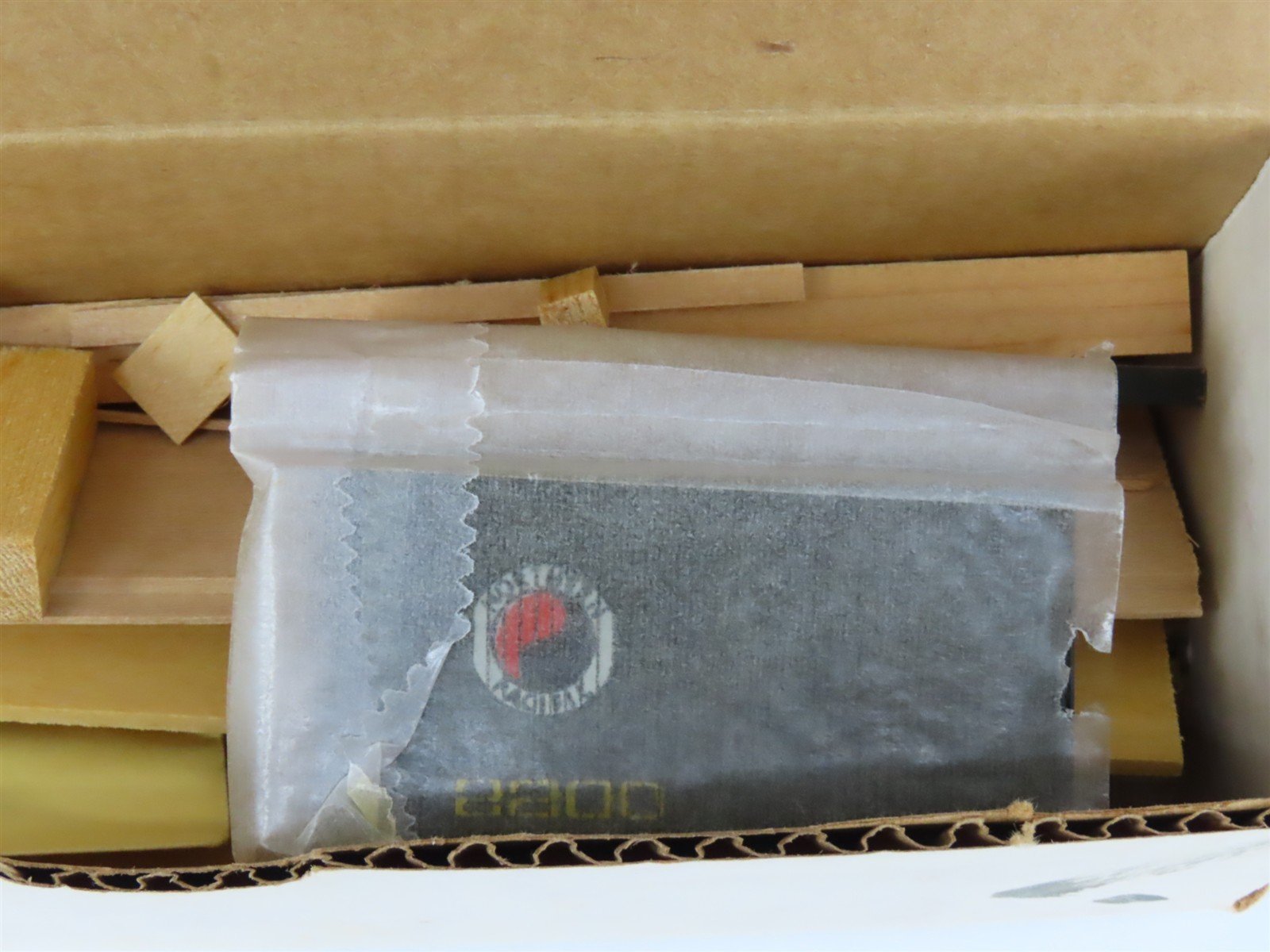 HO Scale Main Line Models Kit XR-4 NP Northern Pacific 50' Express Reefer #2200