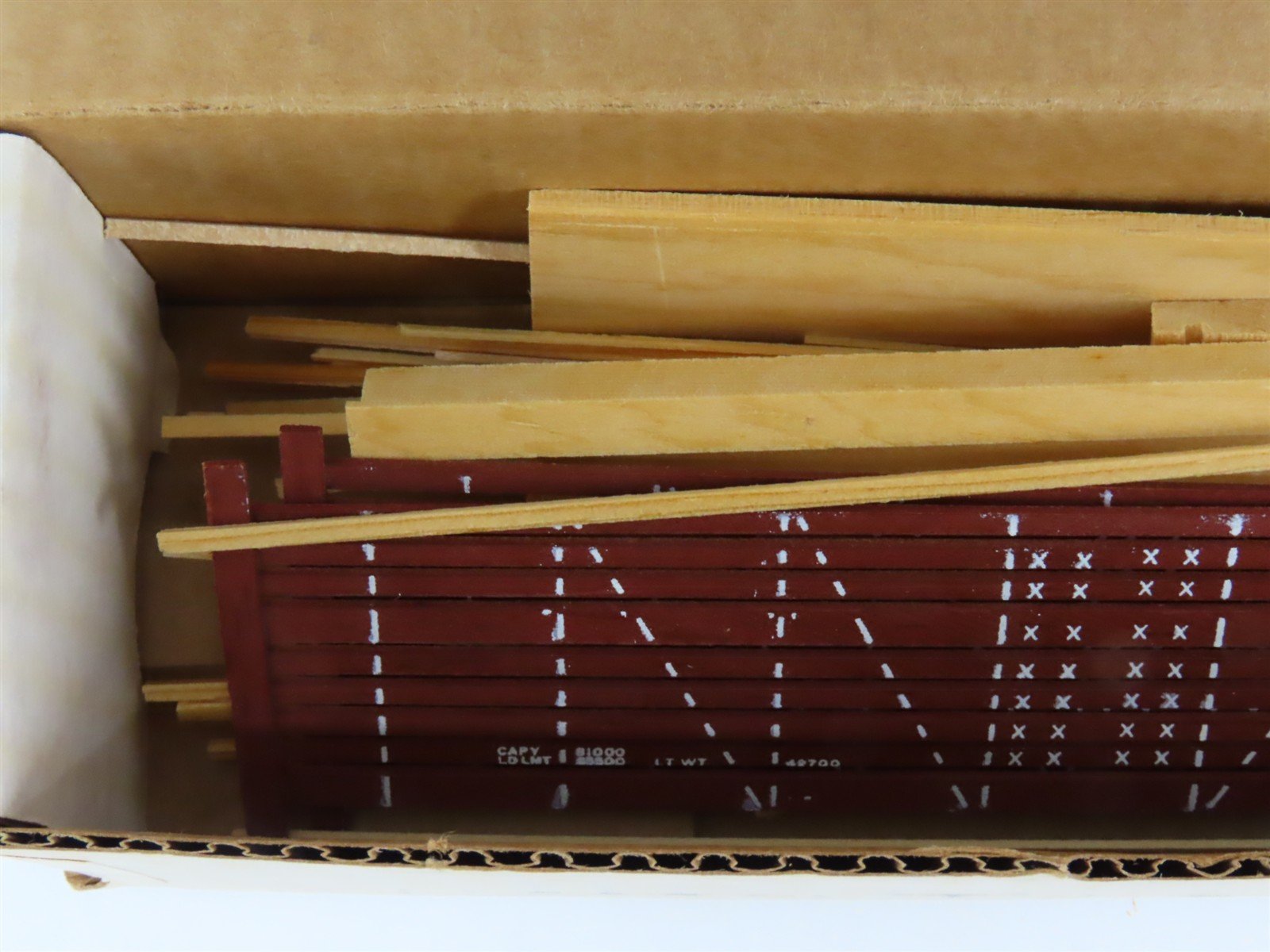 HO Scale Main Line Models Kit CC-17 ASX Armour Stock Express 36' Cattle Car #216