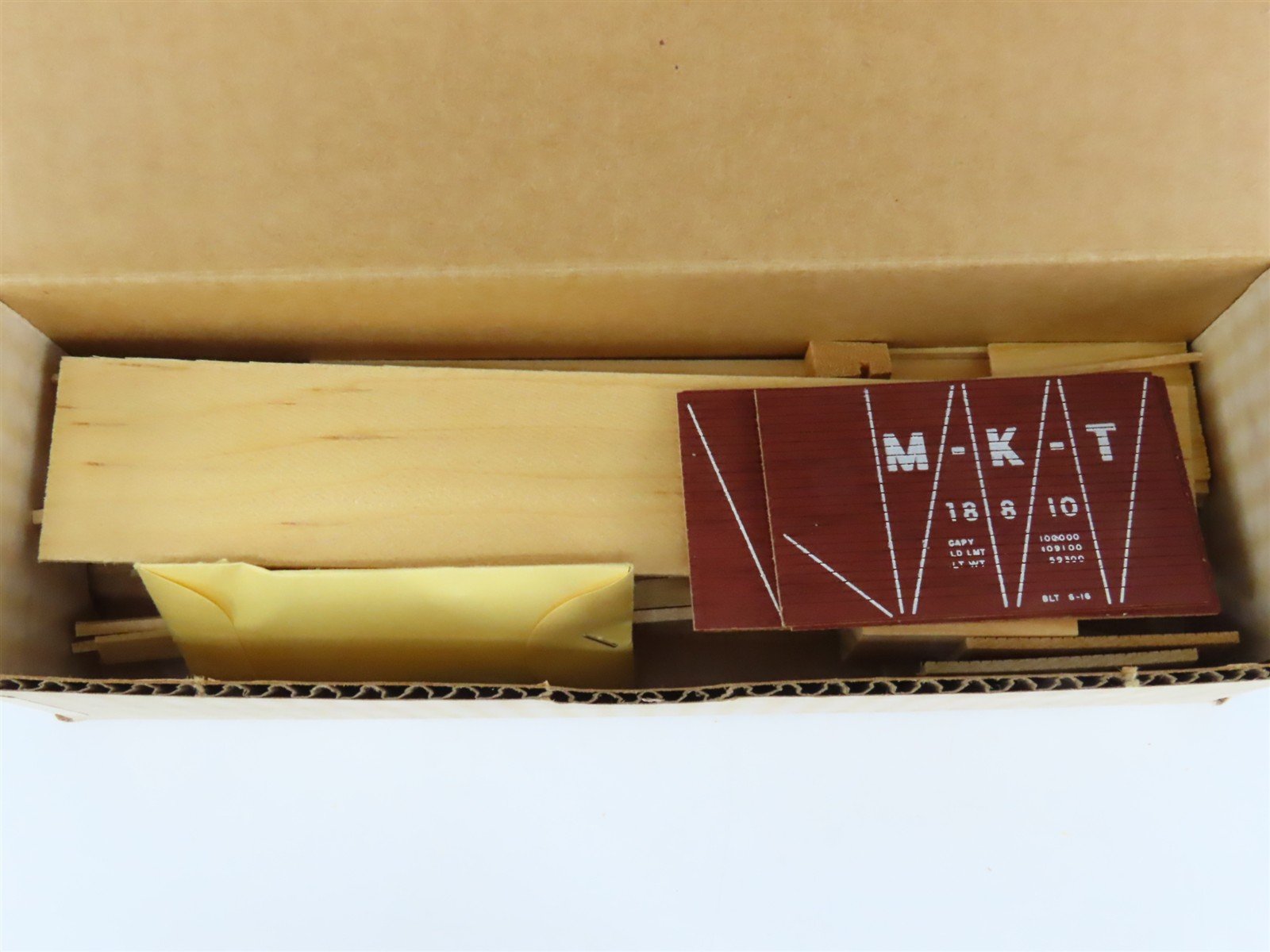 HO Scale Main Line Models Kit BC-9 M-K-T The Katy 50' Automobile Box Car #18810