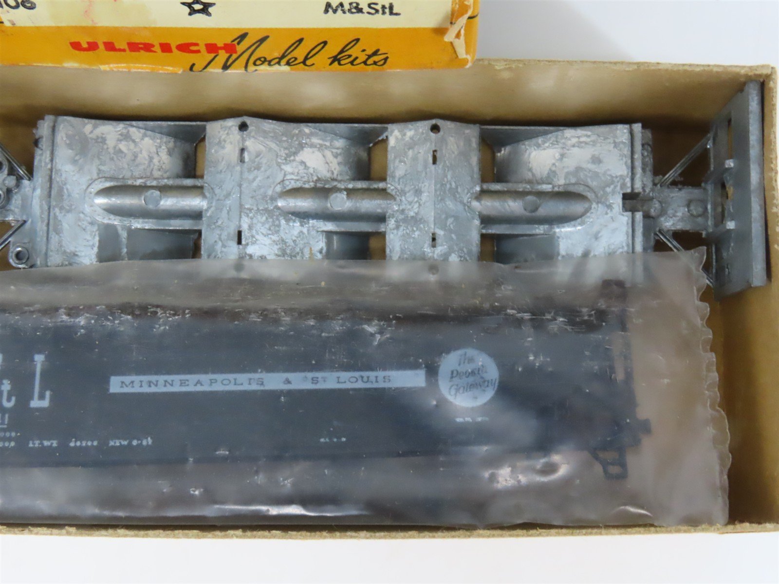 HO Scale Ulrich Kit 106 M&StL Minneapolis & St Louis 3-Bay Hopper #66541