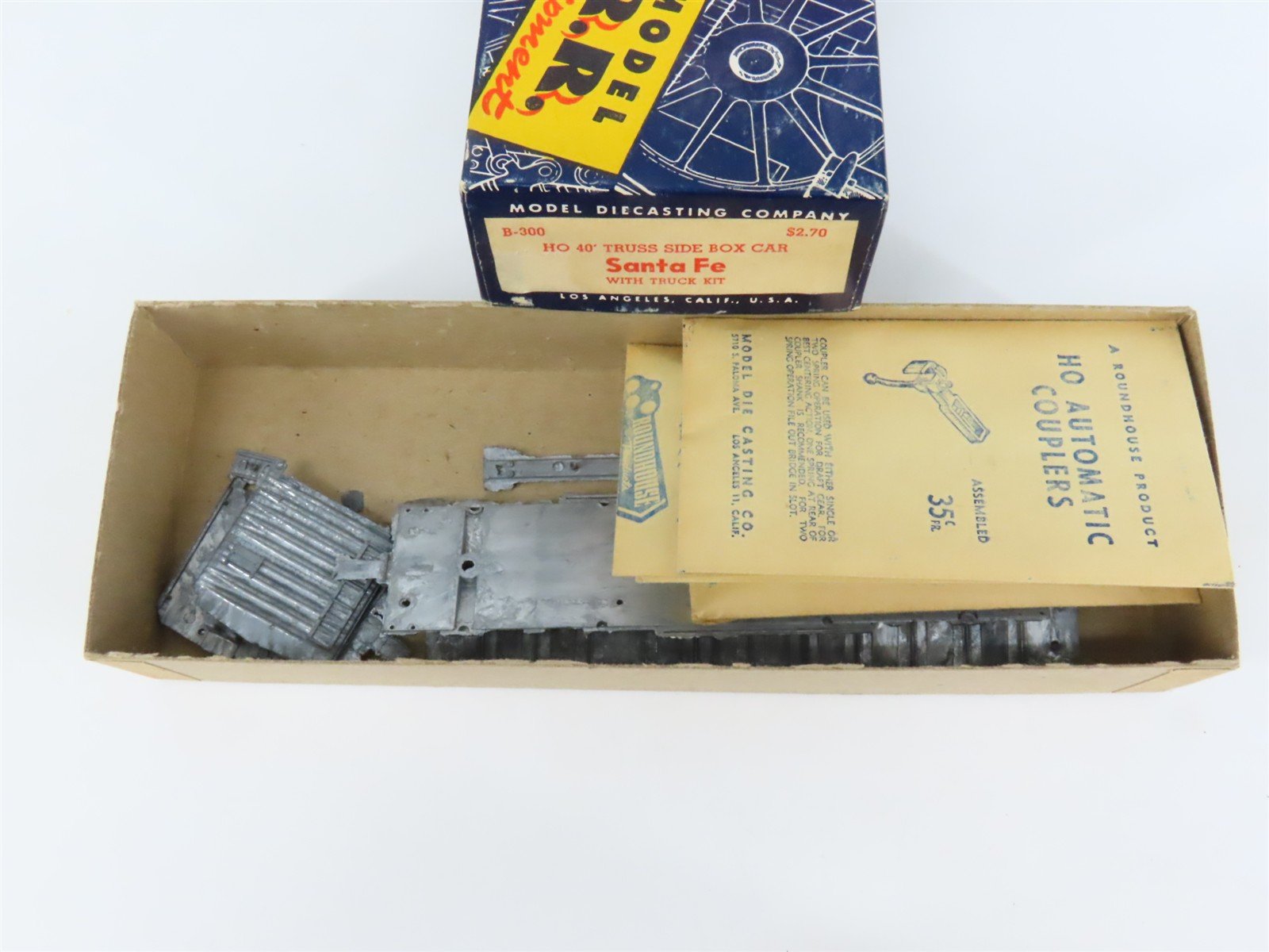 HO Scale Roundhouse Kit B-300 AT&SF Santa Fe 40' Truss Side Box Car #128905