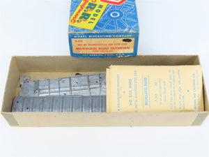 HO Scale Roundhouse Kit B-200 MILW Milwaukee Road 40' Single Door Box Car #18512
