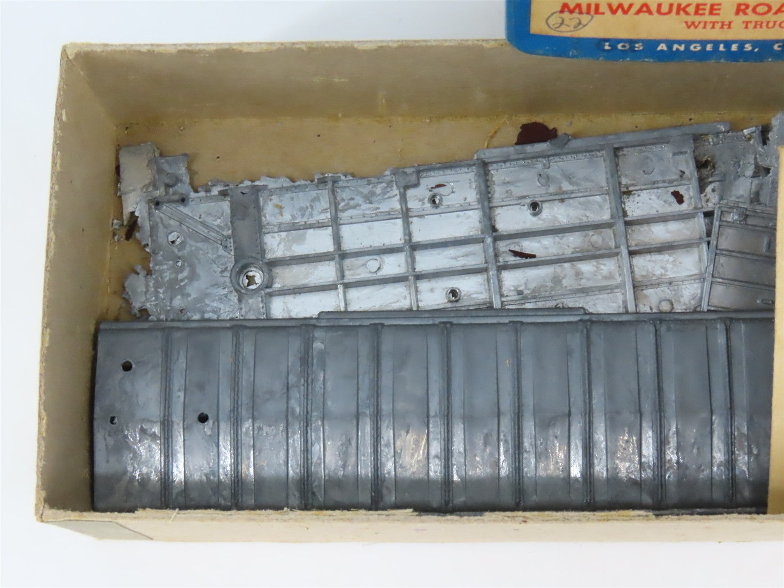HO Scale Roundhouse Kit B-200 MILW Milwaukee Road 40' Single Door Box Car #18512