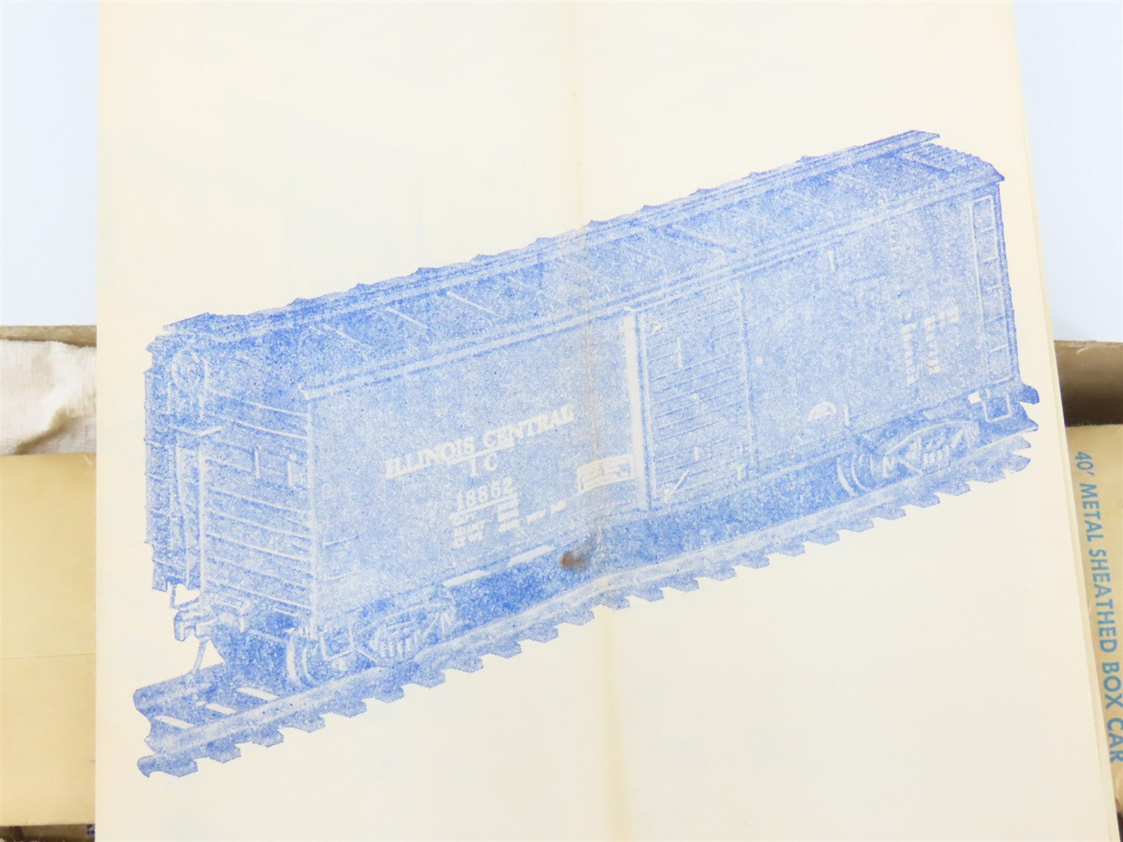 HO Scale Roundhouse Kit B-200 MILW Milwaukee Road 40' Single Door Box Car #18512
