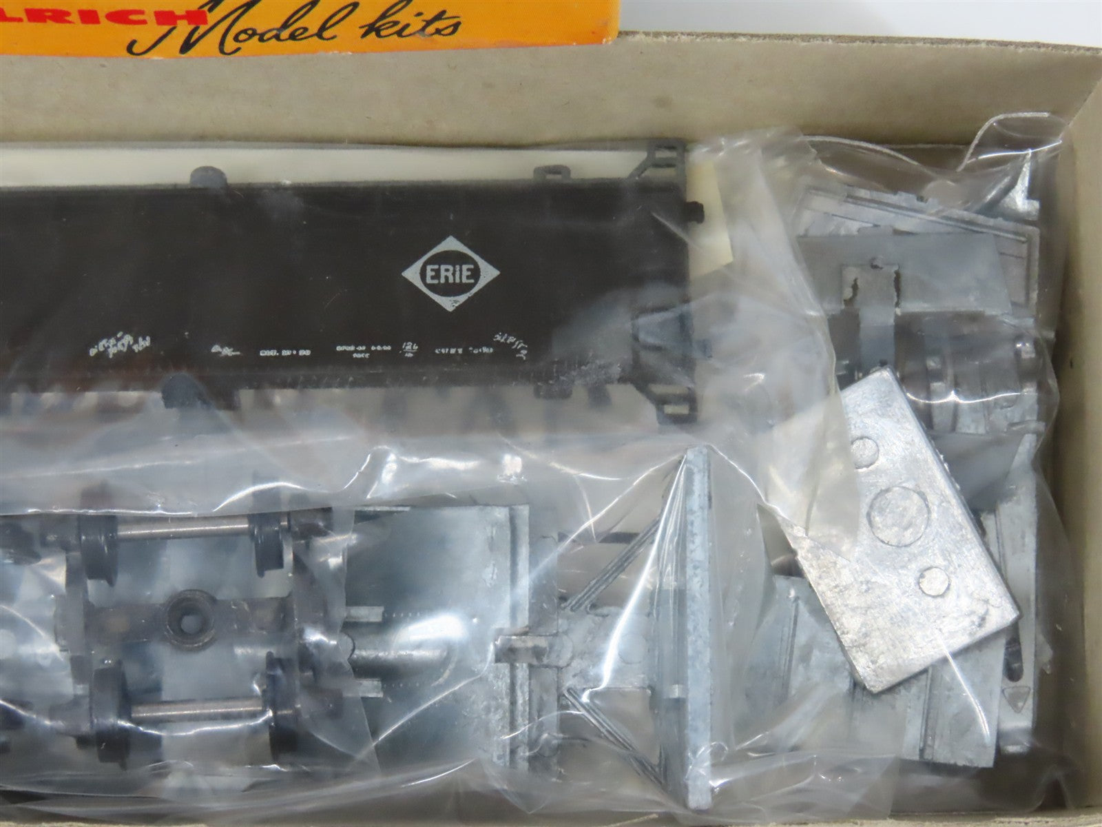 HO Scale Ulrich Kit ERIE Railroad 3-Bay Open Hopper #38756
