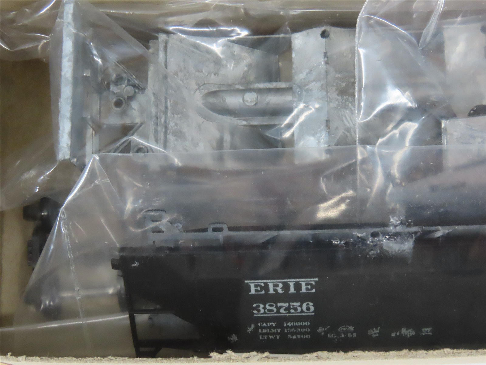 HO Scale Ulrich Kit ERIE Railroad 3-Bay Open Hopper #38756
