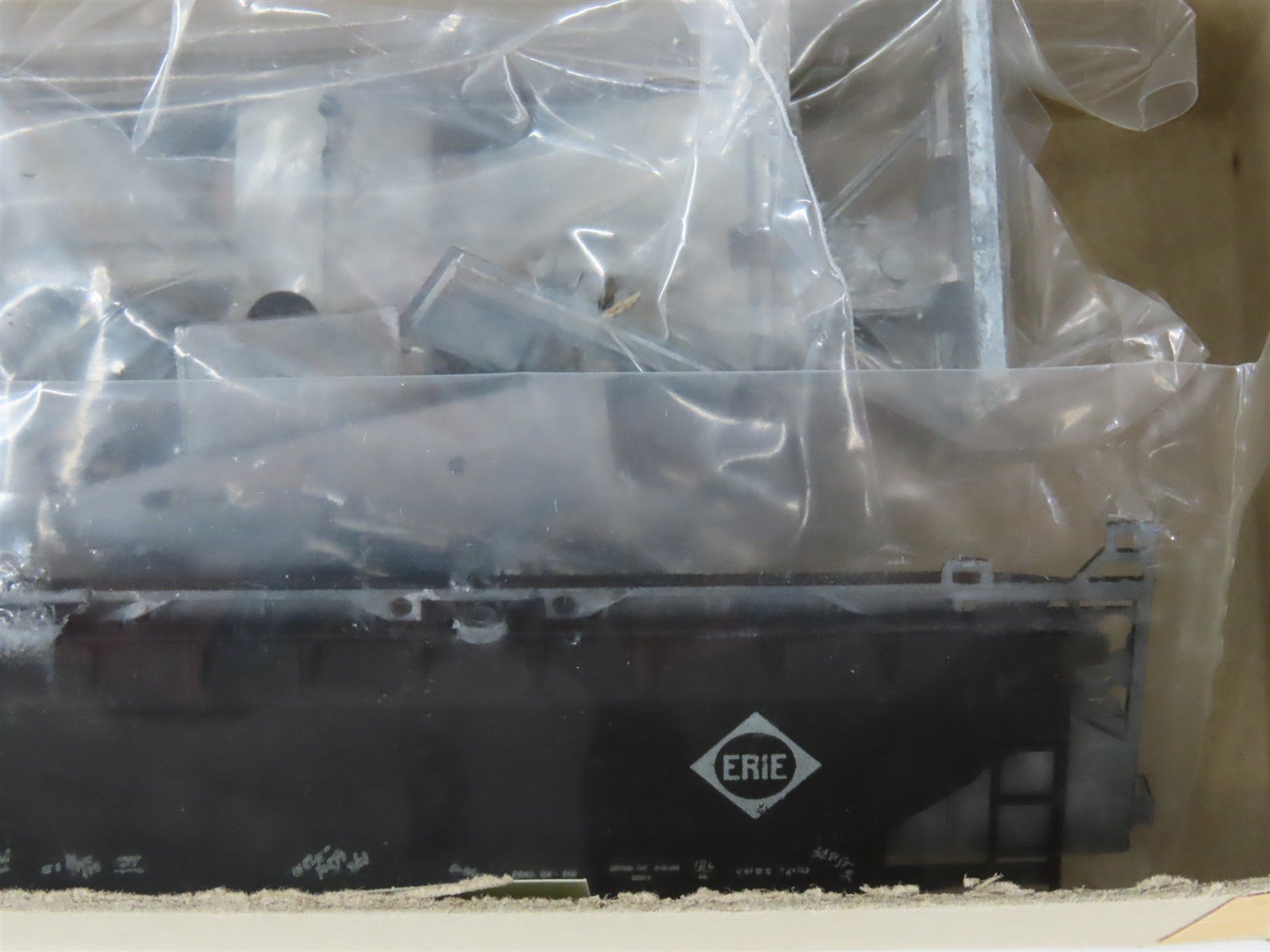 HO Scale Ulrich Kit ERIE Railroad 3-Bay Open Hopper #38756