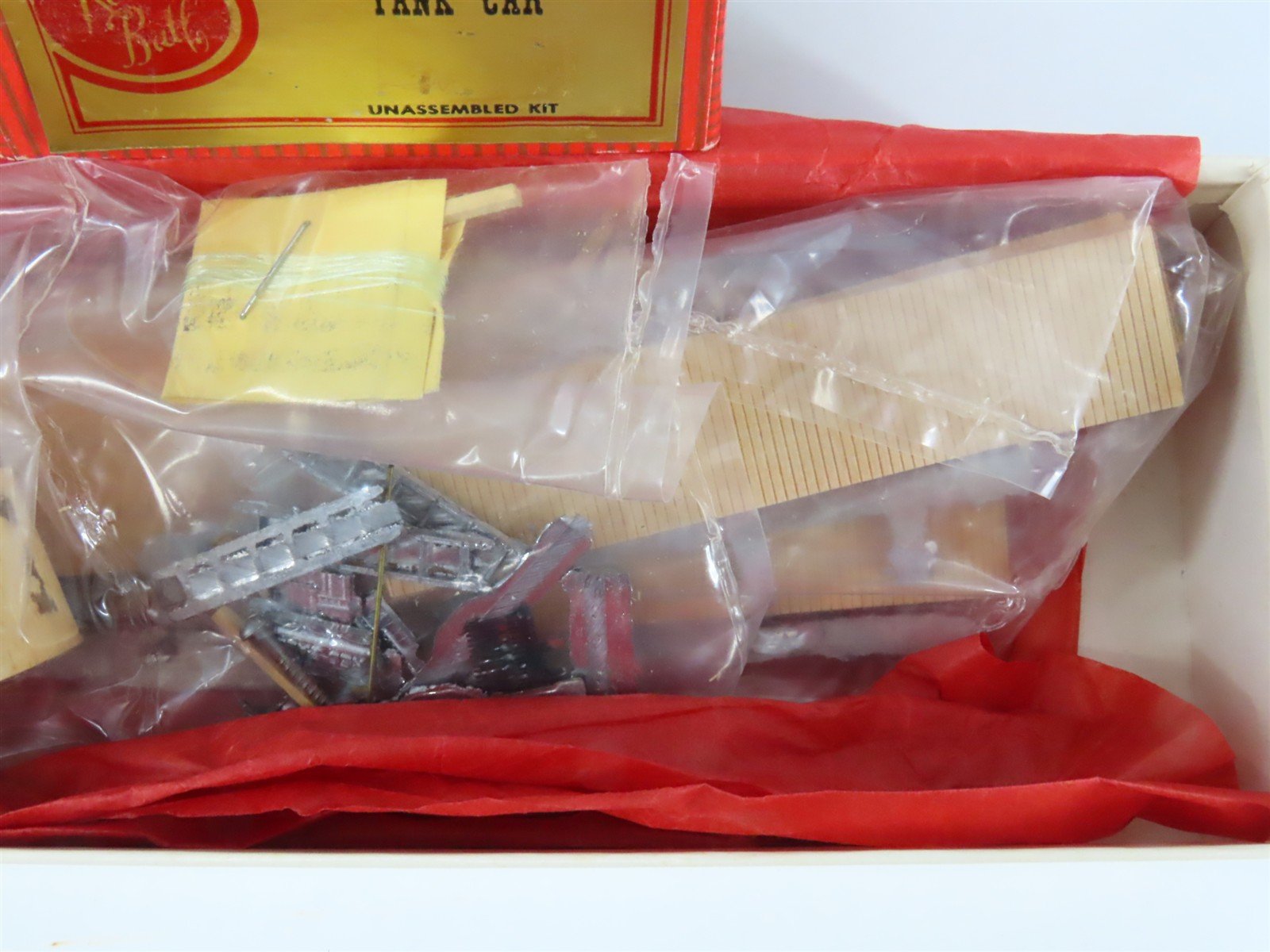 HO Scale REDBALL Kit Unpainted Pickle Tank Car