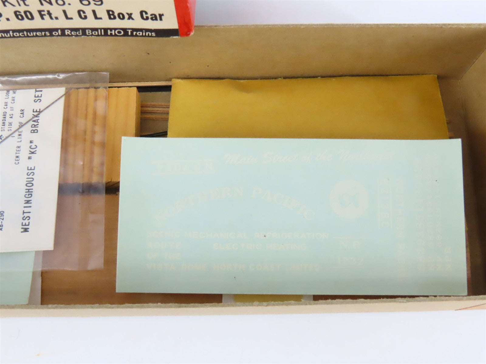 HO Scale REDBALL Kit No. 69 NP Northern Pacific Railroad 60' L.C.L. Wood Box Car