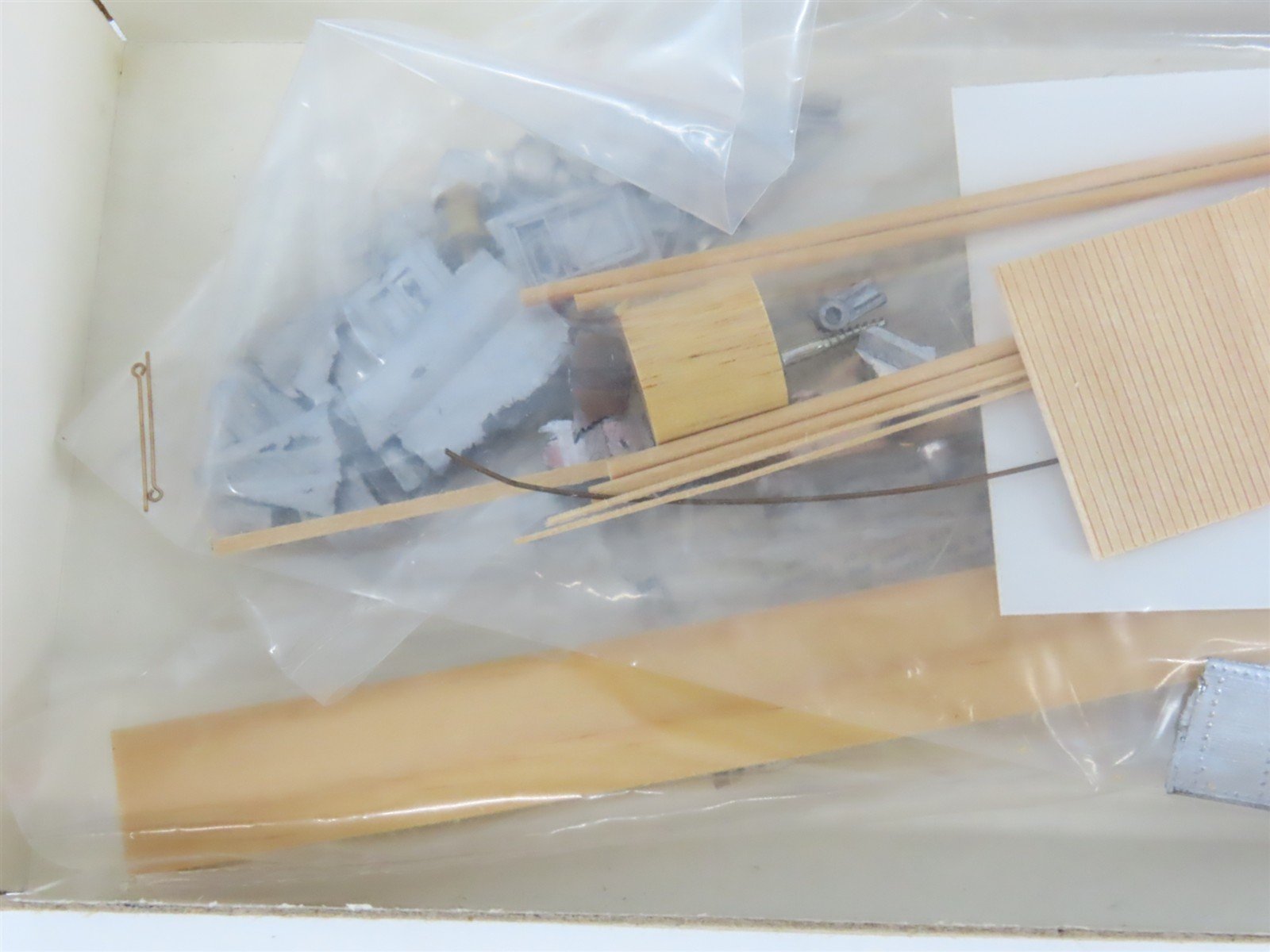 HO Scale REDBALL Kit 4317 Unpainted Ballast / Snow Jordan Spreader Car