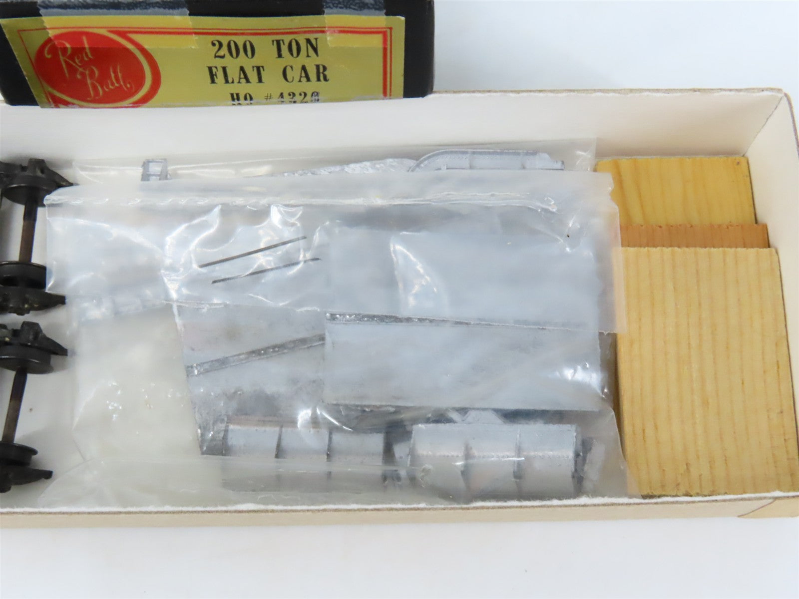 HO Scale REDBALL Kit #4320 Unpainted 200-Ton Flat Car