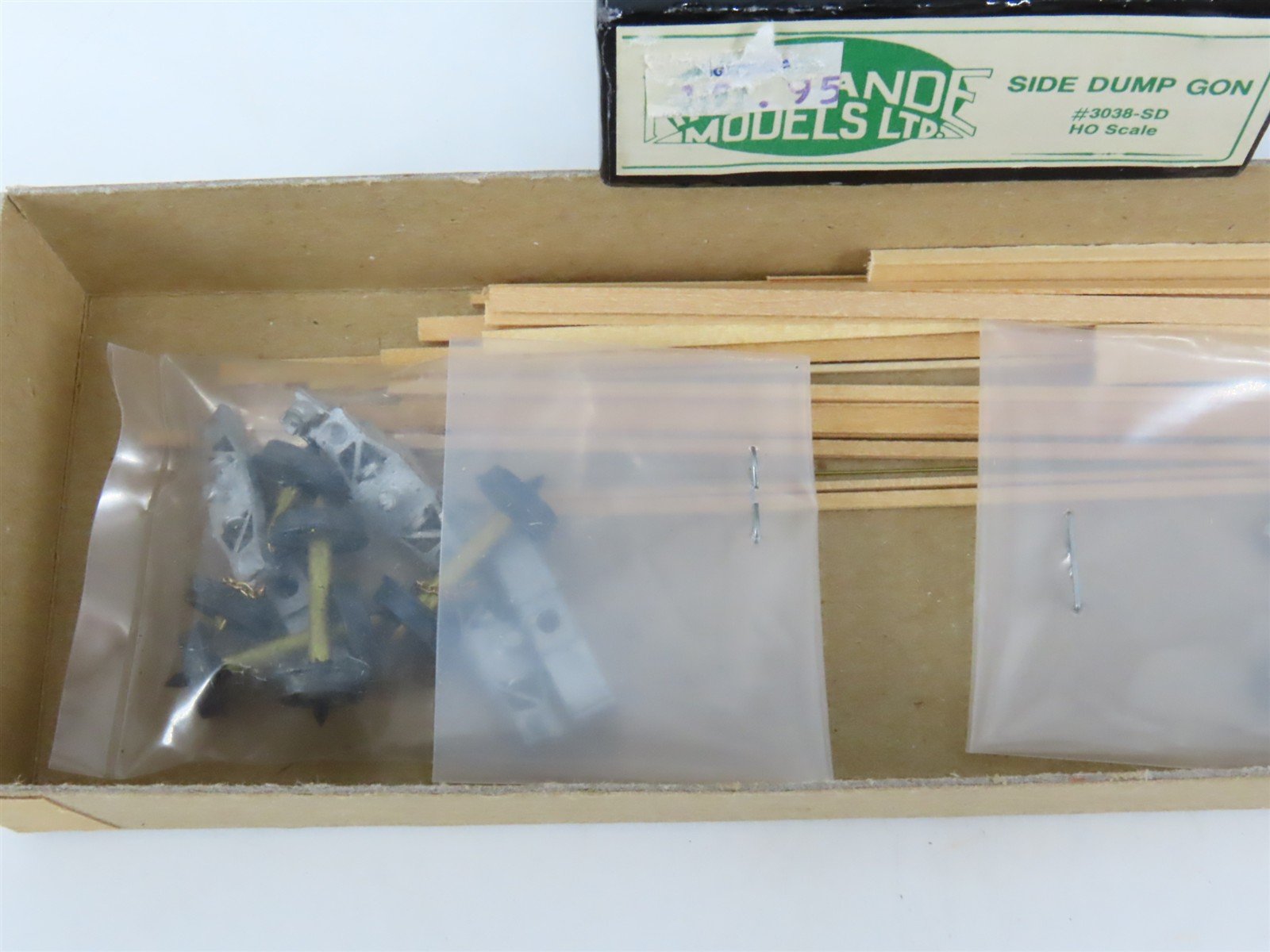 HO Scale Rio Grande Models LTD Kit #3038-SD Unpainted Side Dump Gondola