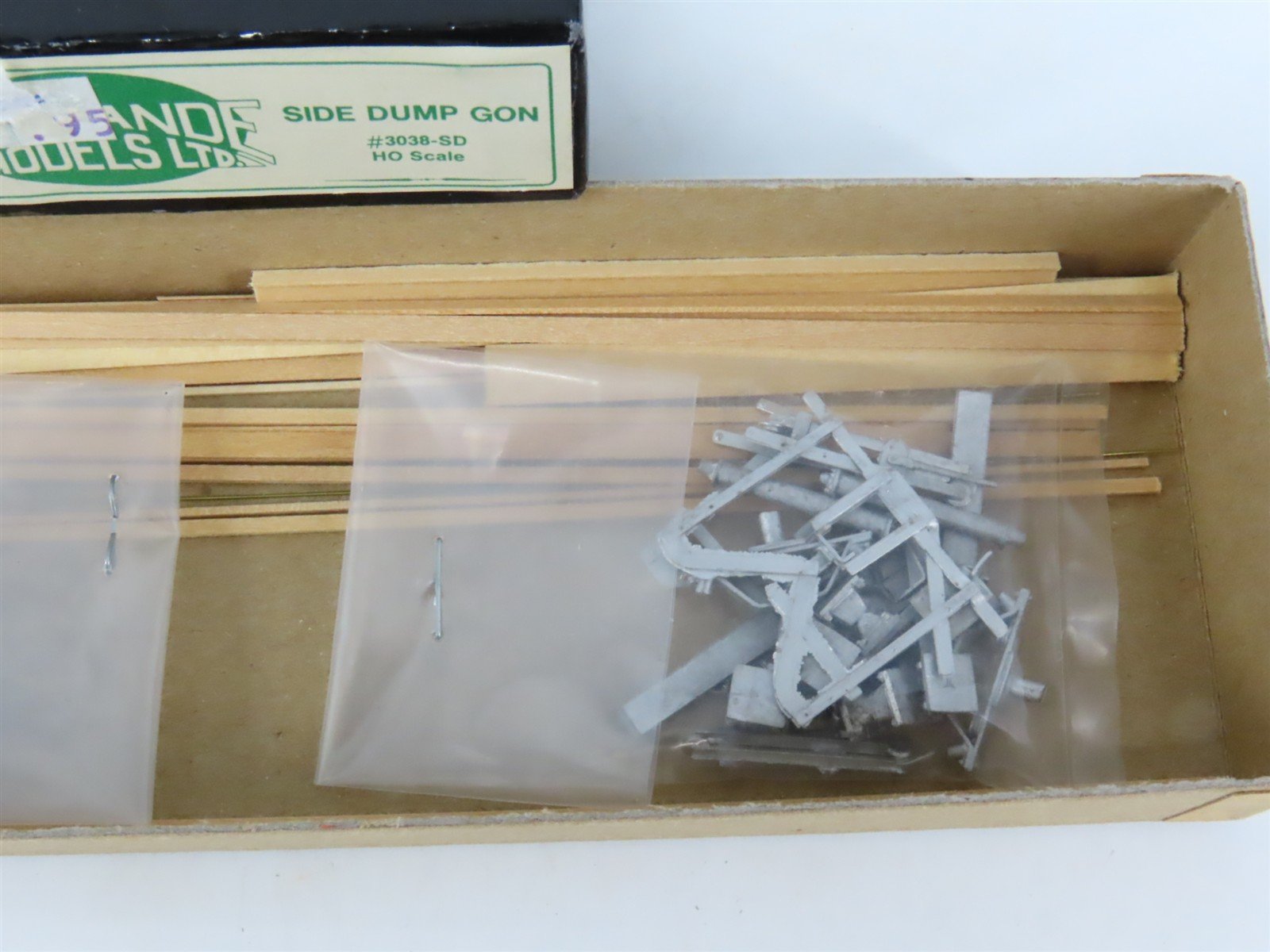 HO Scale Rio Grande Models LTD Kit #3038-SD Unpainted Side Dump Gondola