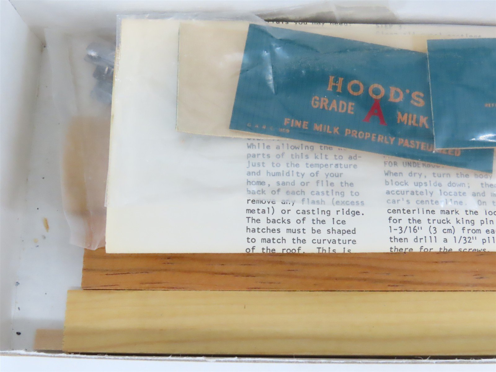 HO Scale REDBALL Kit #4580 GARE Hood's Grade A Milk Express Reefer #809