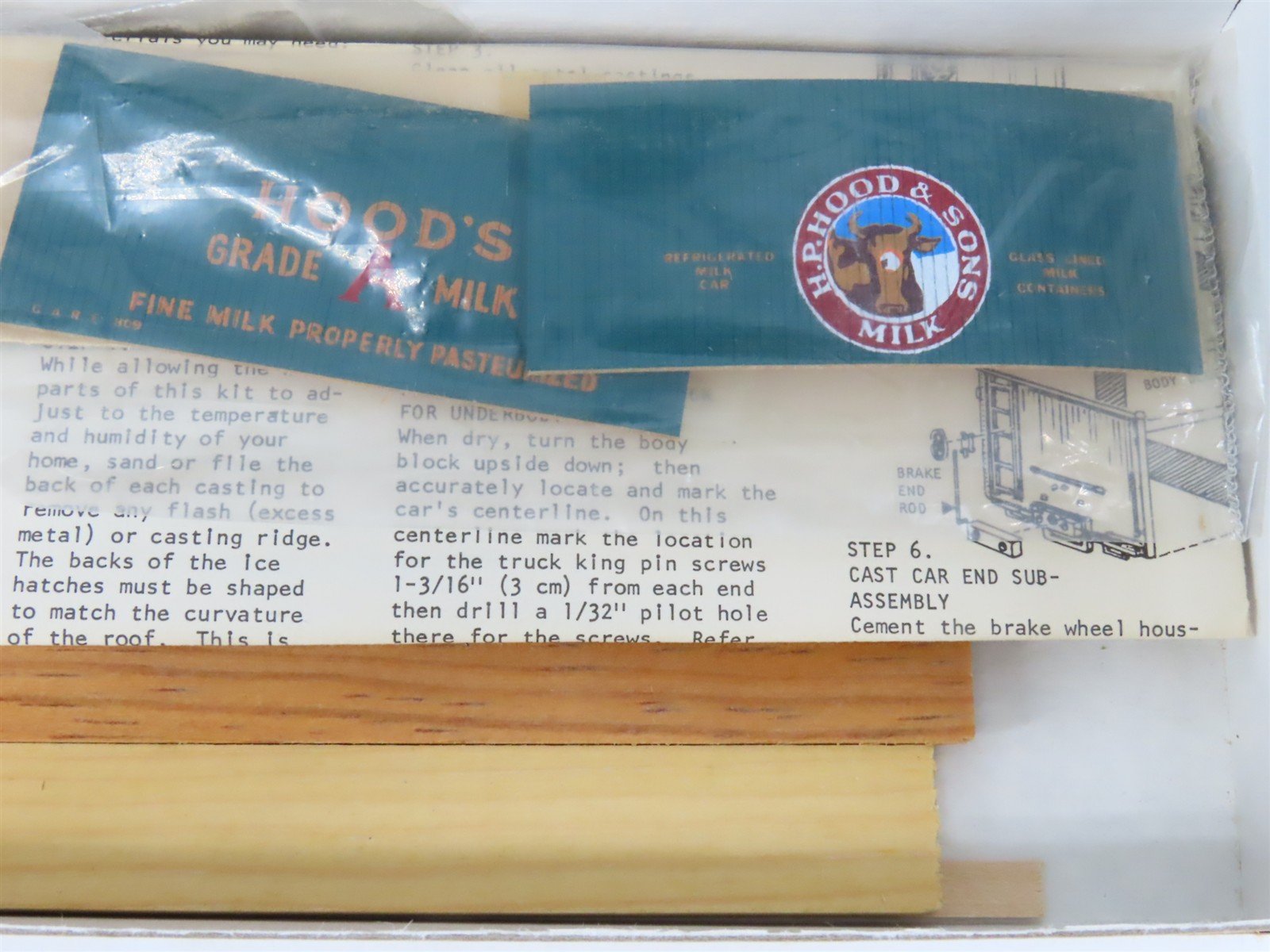 HO Scale REDBALL Kit #4580 GARE Hood's Grade A Milk Express Reefer #809