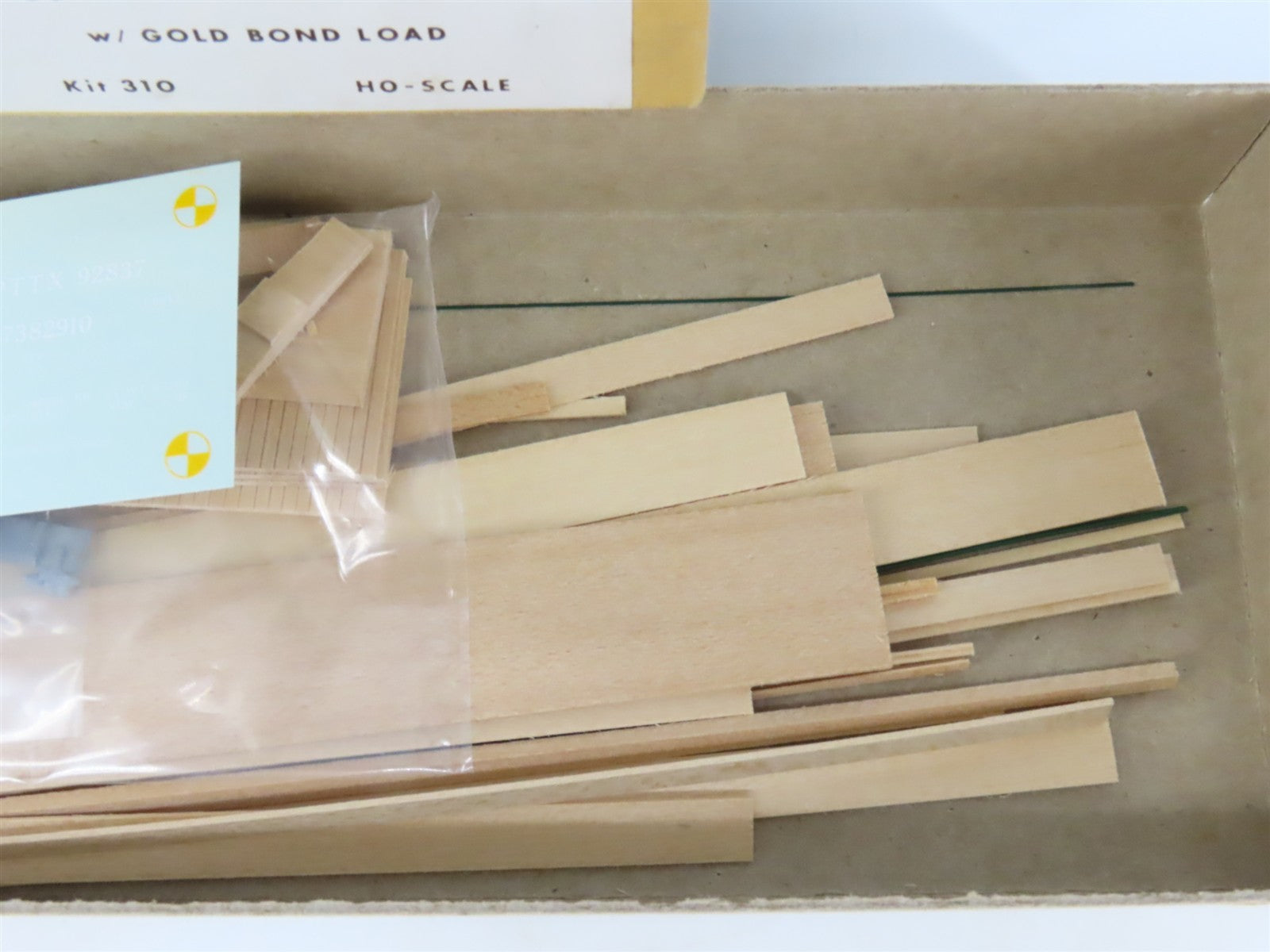 HO Gloor Craft Models Kit 310 PTTX Trailer Train 60' Bulkhead Flat Car w/ Load