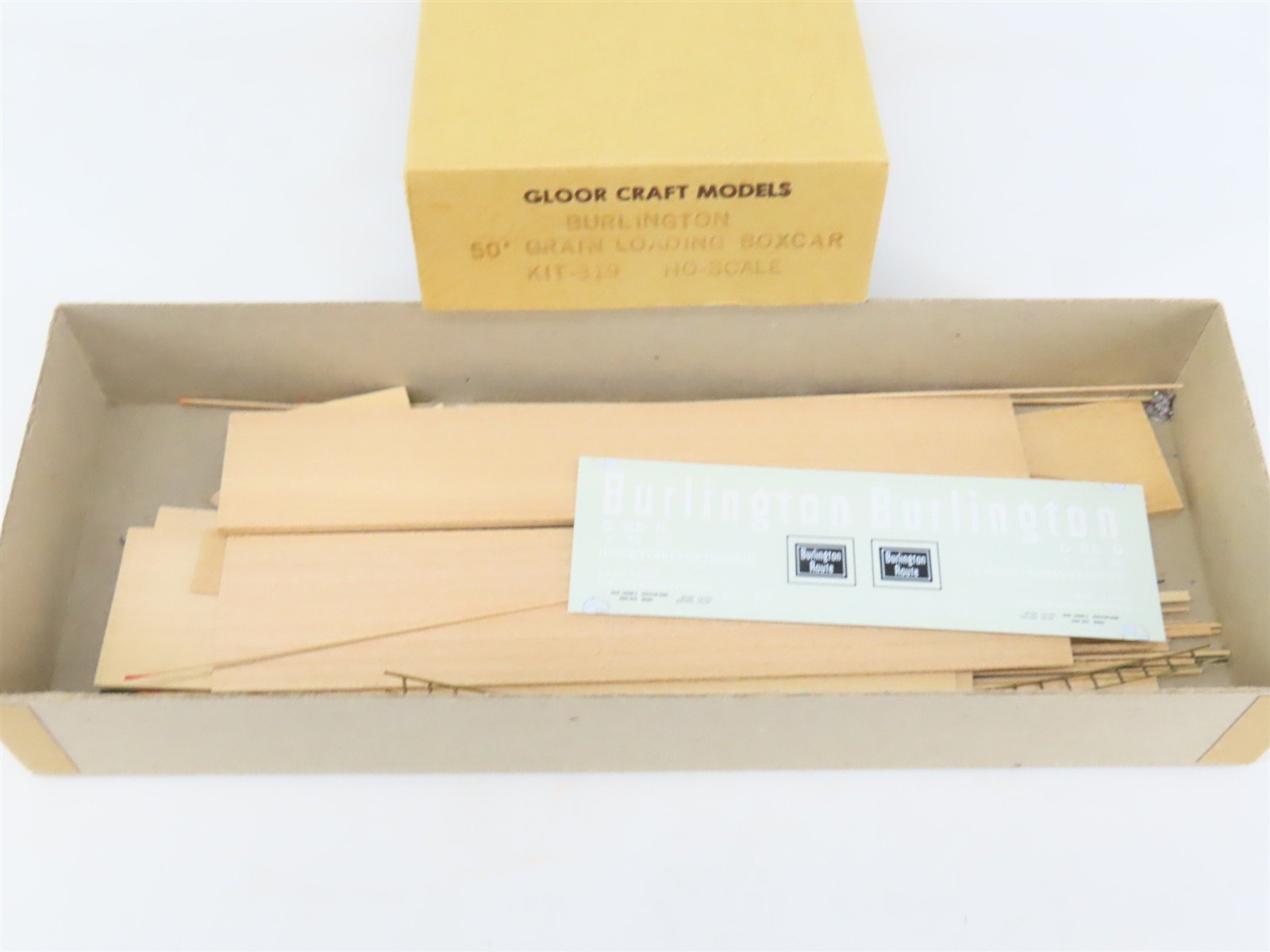 HO Scale Gloor Craft Models Kit 319 CB&Q Burlington 50' Grain Loading Box Car