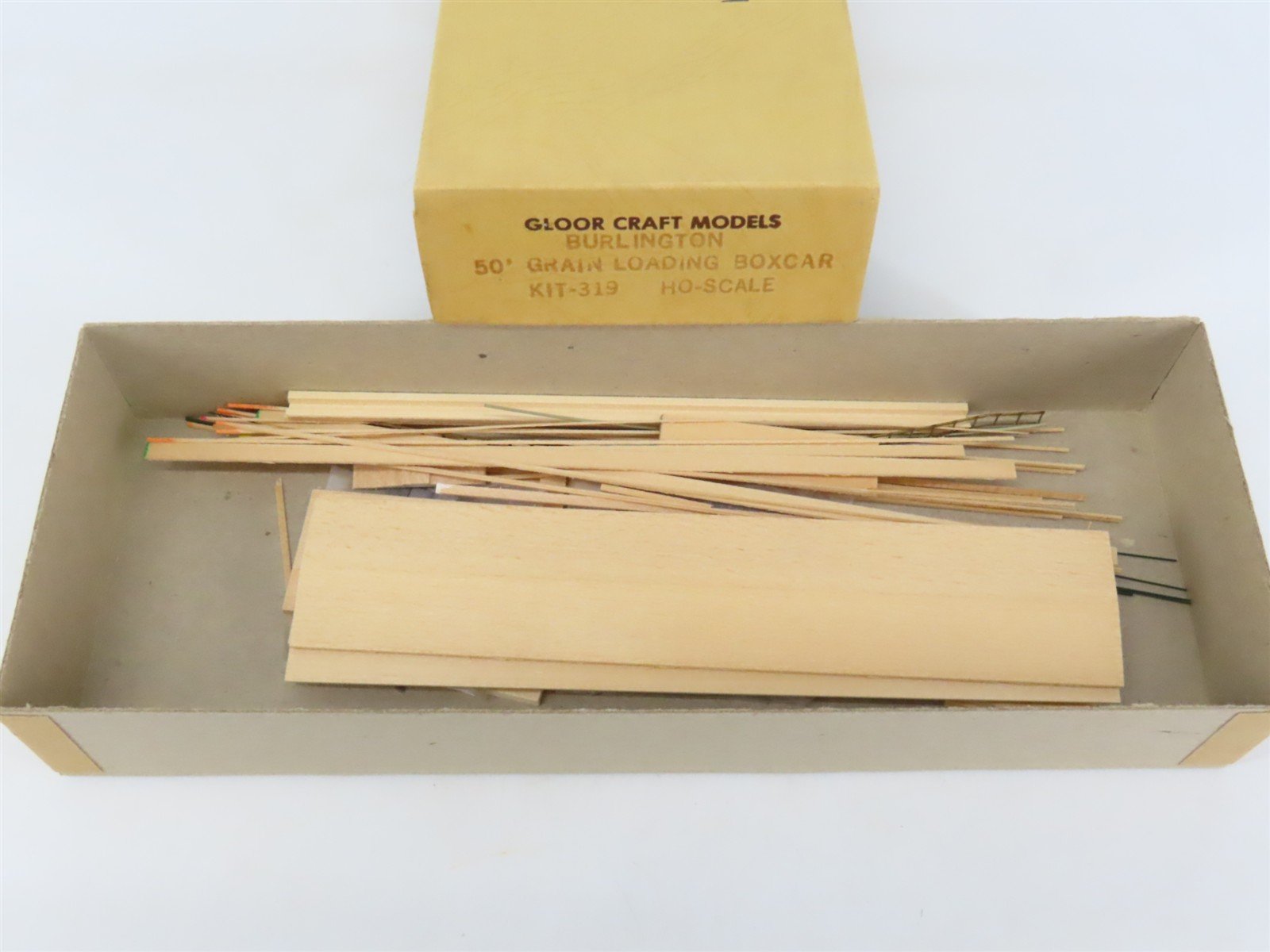 HO Scale Gloor Craft Models Kit 319 CB&Q Burlington 50' Grain Loading Box Car