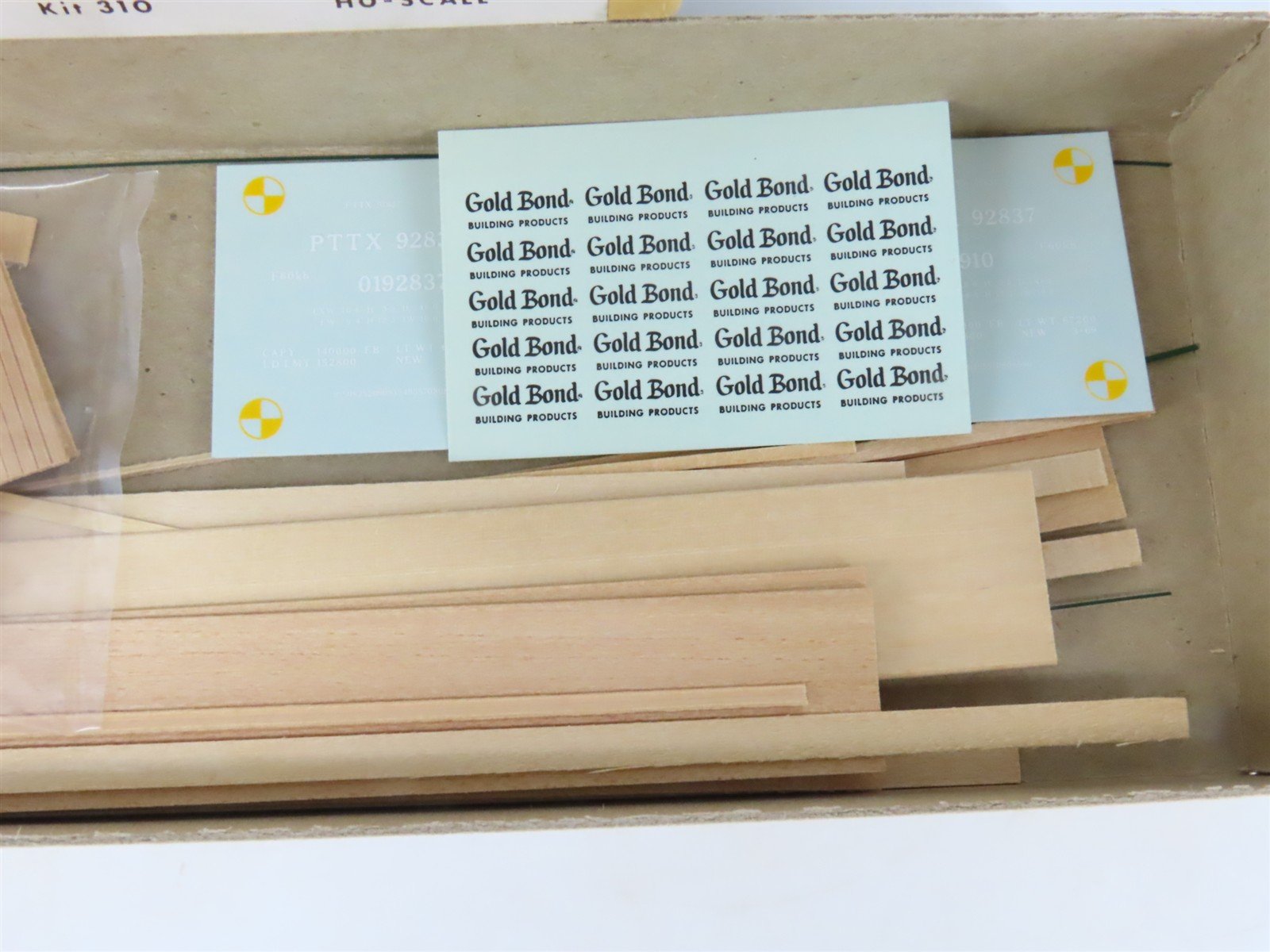 HO Gloor Craft Models Kit 310 PTTX Trailer Train 60' Flat Car w/ Gold Bond Load