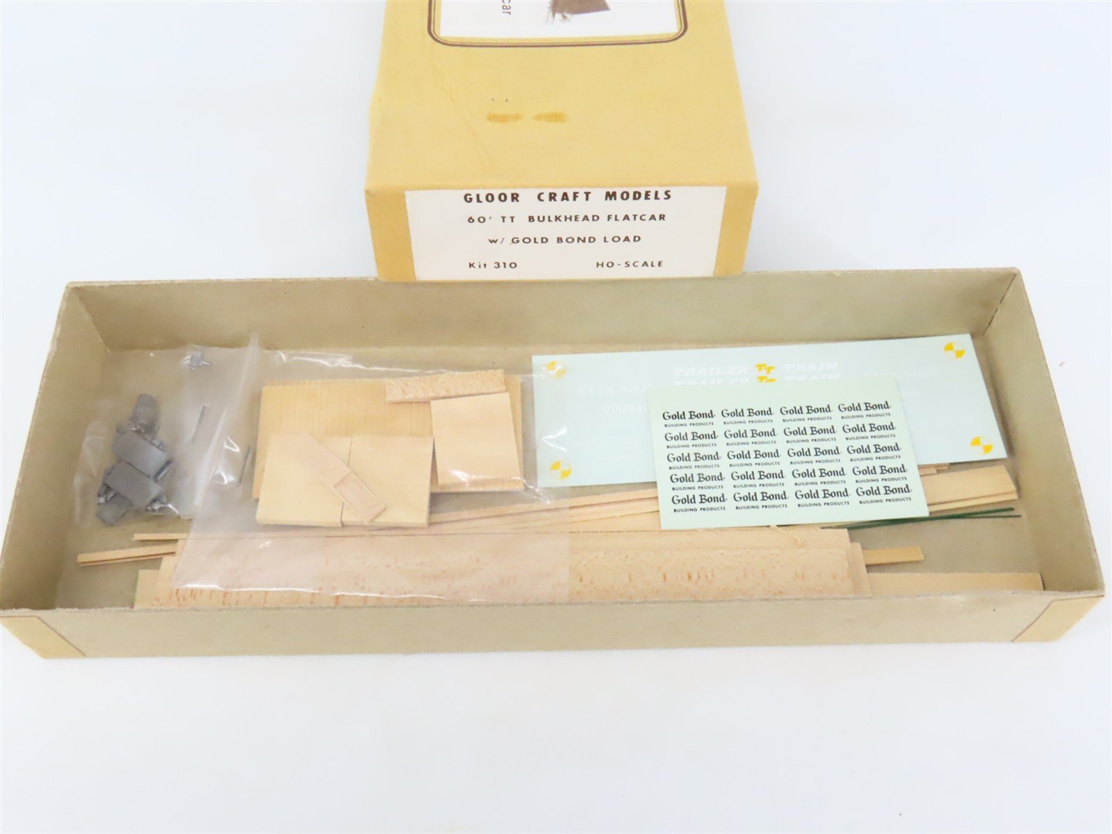 HO Gloor Craft Models Kit 310 PTTX Trailer Train 60' Flat Car w/ Gold Bond Load