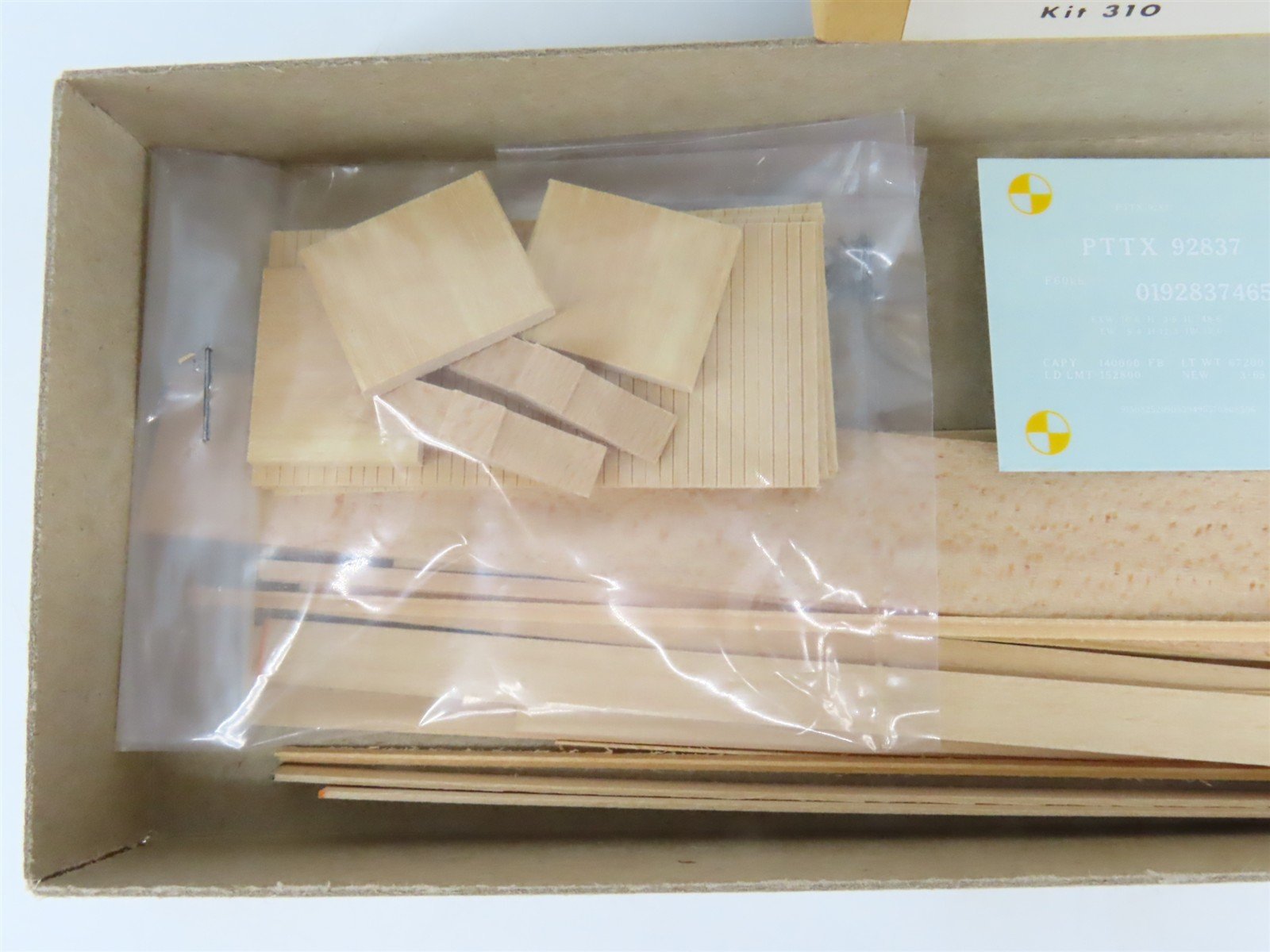 HO Gloor Craft Models Kit 310 PTTX Trailer Train 60' Flat Car w/ Gold Bond Load