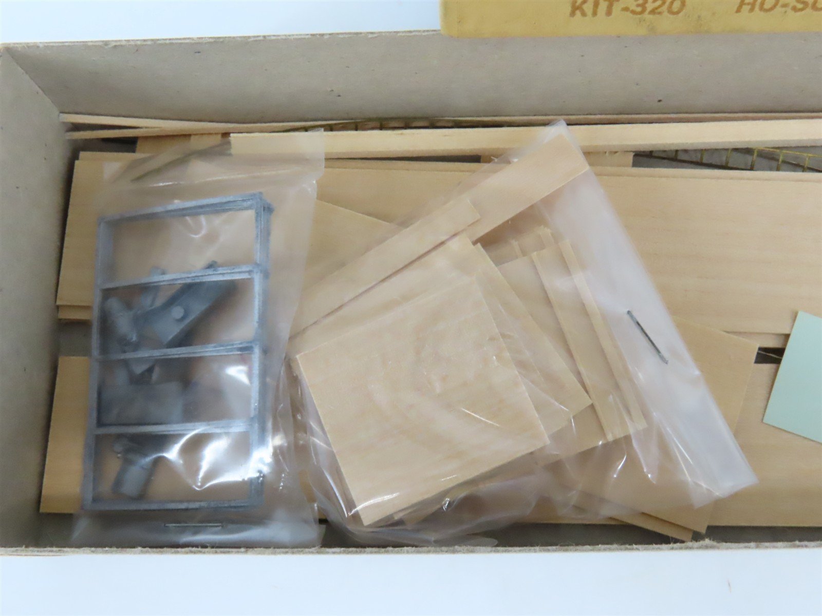 HO Scale Gloor Craft Models Kit 320 TLDX Hello Dolly 70' Lumber Box Car