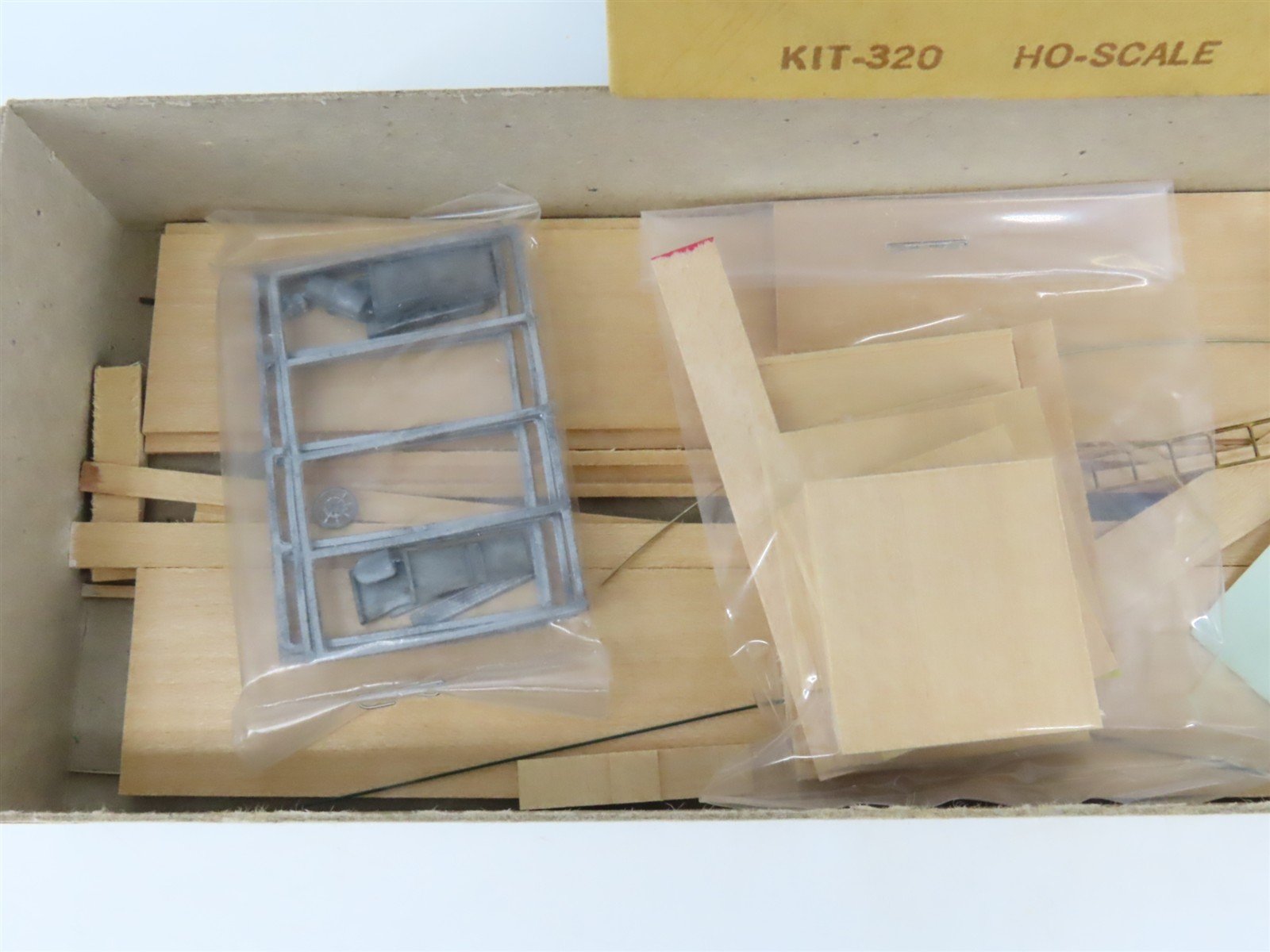 HO Scale Gloor Craft Models Kit 320 TLDX Hello Dolly 70' Lumber Box Car