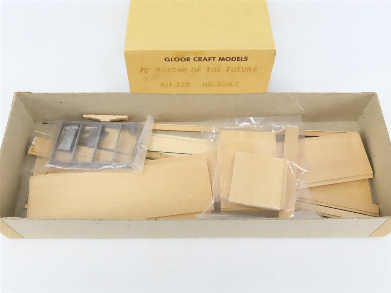 HO Scale Gloor Craft Models Kit 320 TLDX Hello Dolly 70' Lumber Box Car
