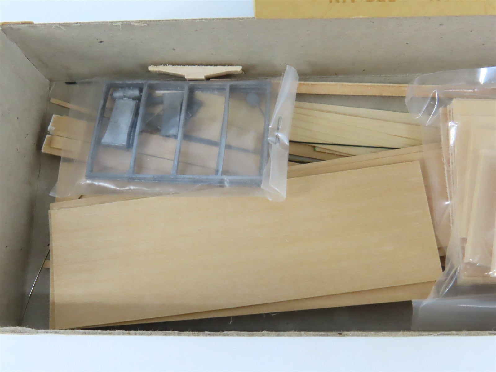 HO Scale Gloor Craft Models Kit 320 TLDX Hello Dolly 70' Lumber Box Car