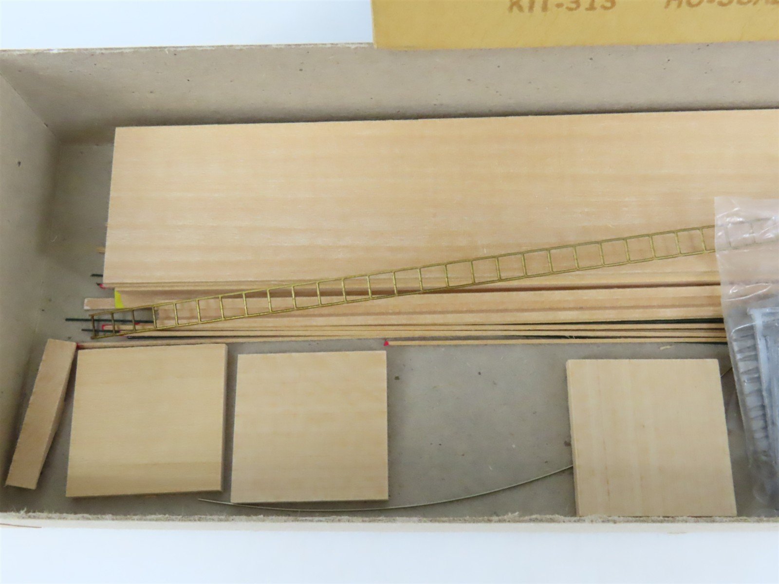 HO Scale Gloor Craft Models Kit 313 RBBQ Burlington Route 60' Plug Door Box Car
