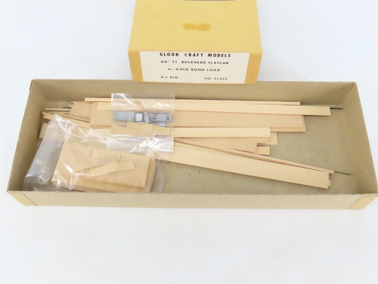 HO Gloor Craft Models Kit 310 PTTX Trailer Train 60' Flat Car w/ Gold Bond Load