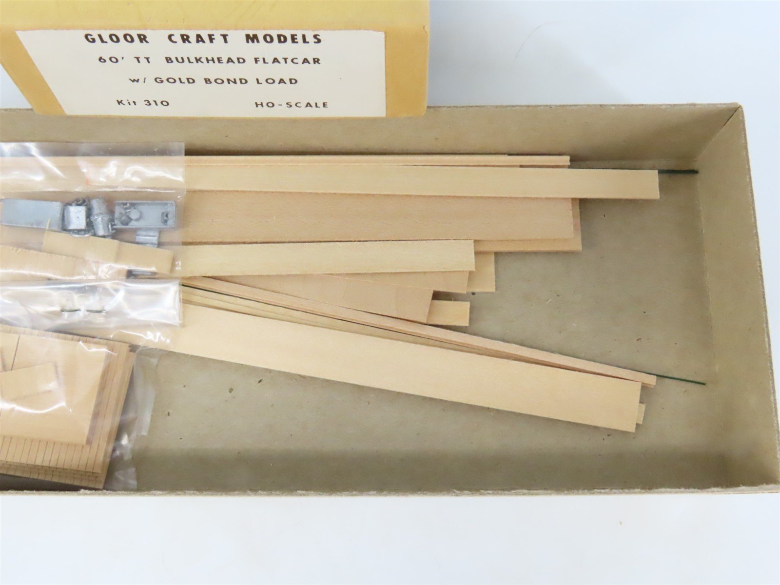 HO Gloor Craft Models Kit 310 PTTX Trailer Train 60' Flat Car w/ Gold Bond Load