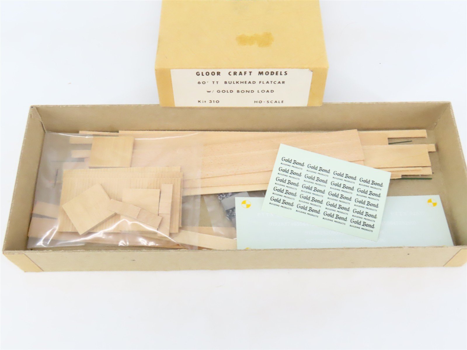 HO Gloor Craft Models Kit 310 PTTX Trailer Train 60' Flat Car w/ Gold Bond Load