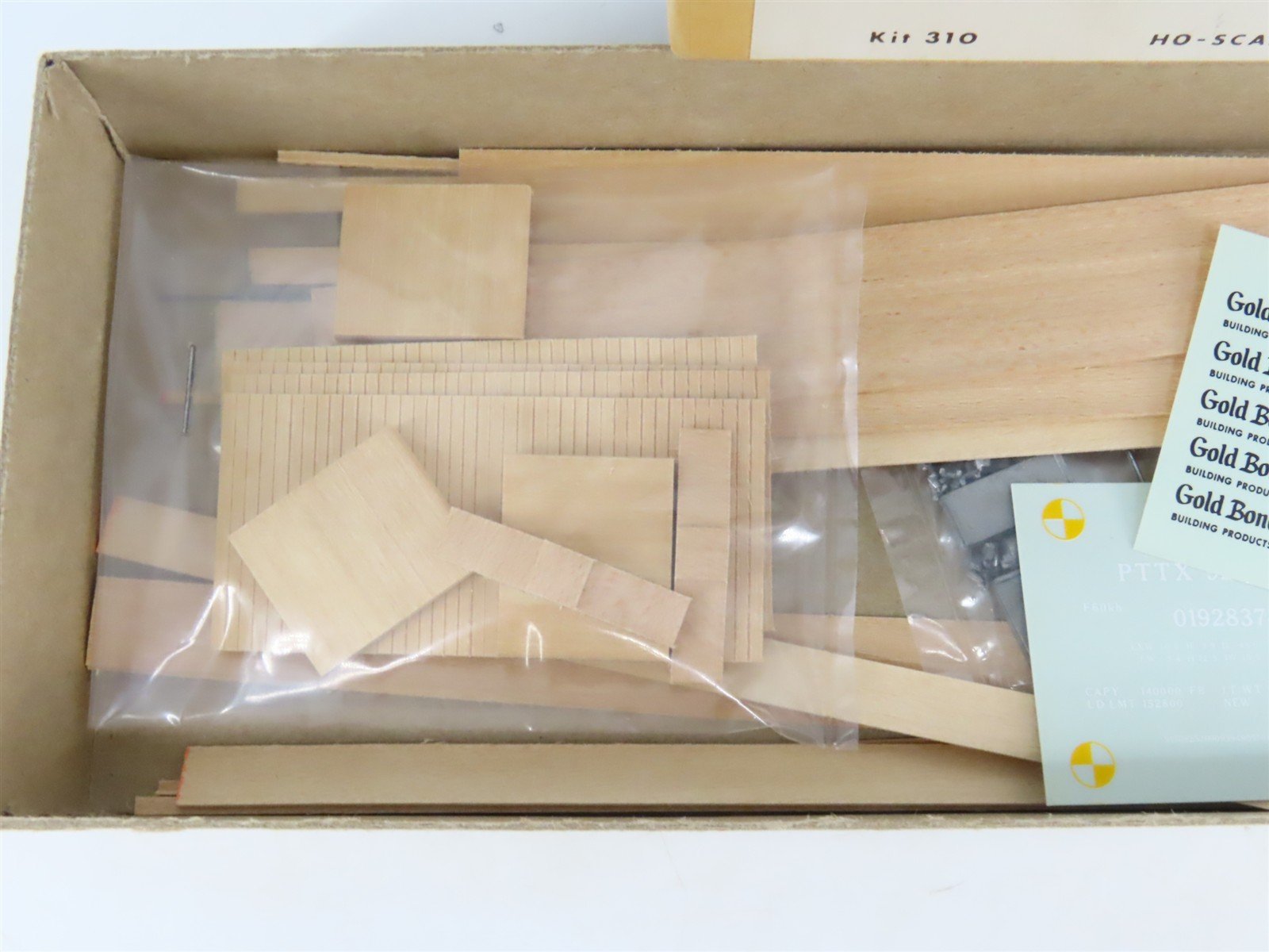 HO Gloor Craft Models Kit 310 PTTX Trailer Train 60' Flat Car w/ Gold Bond Load
