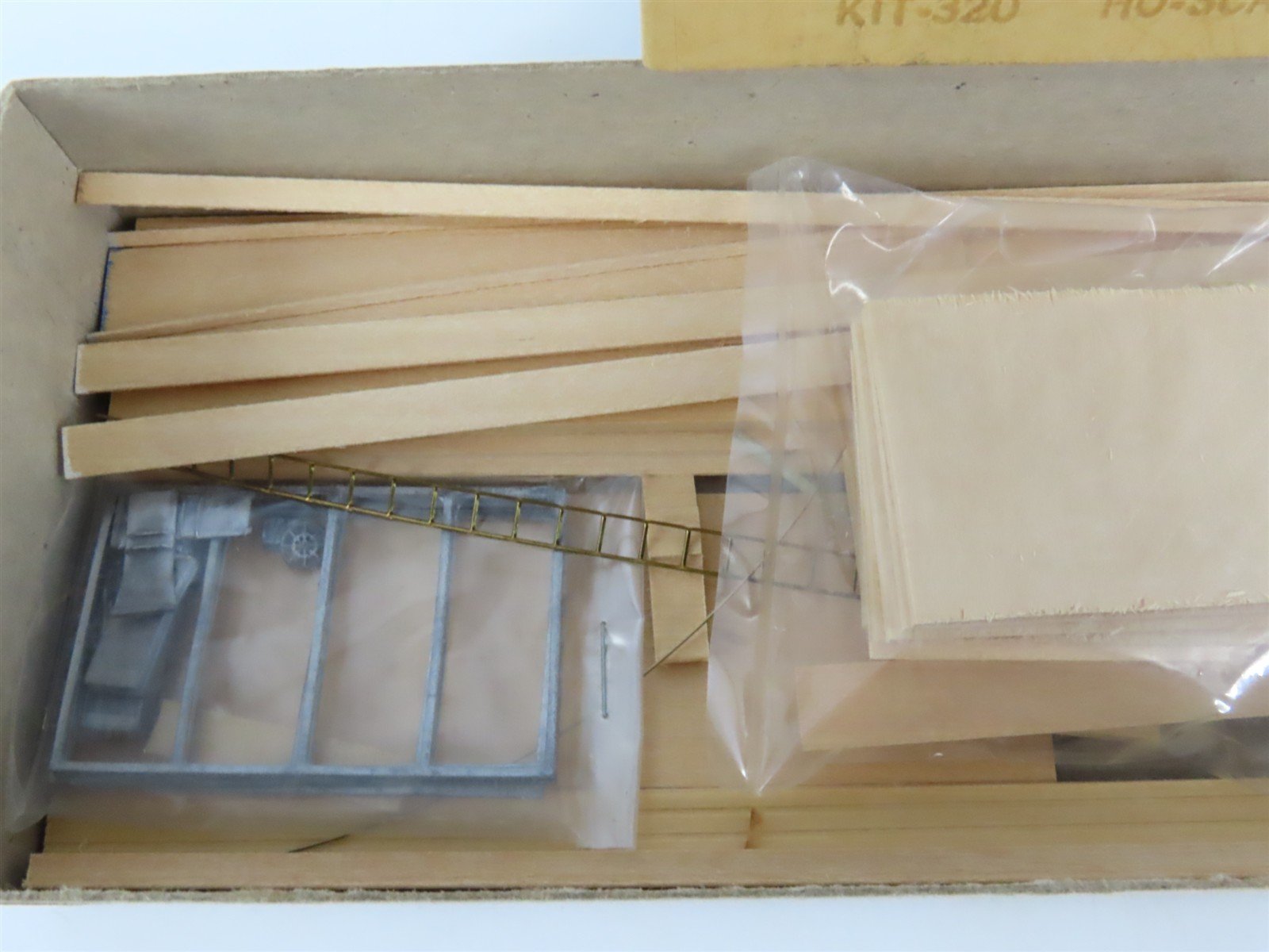 HO Scale Gloor Craft Models Kit 320 TLDX Hello Dolly 70' Lumber Box Car